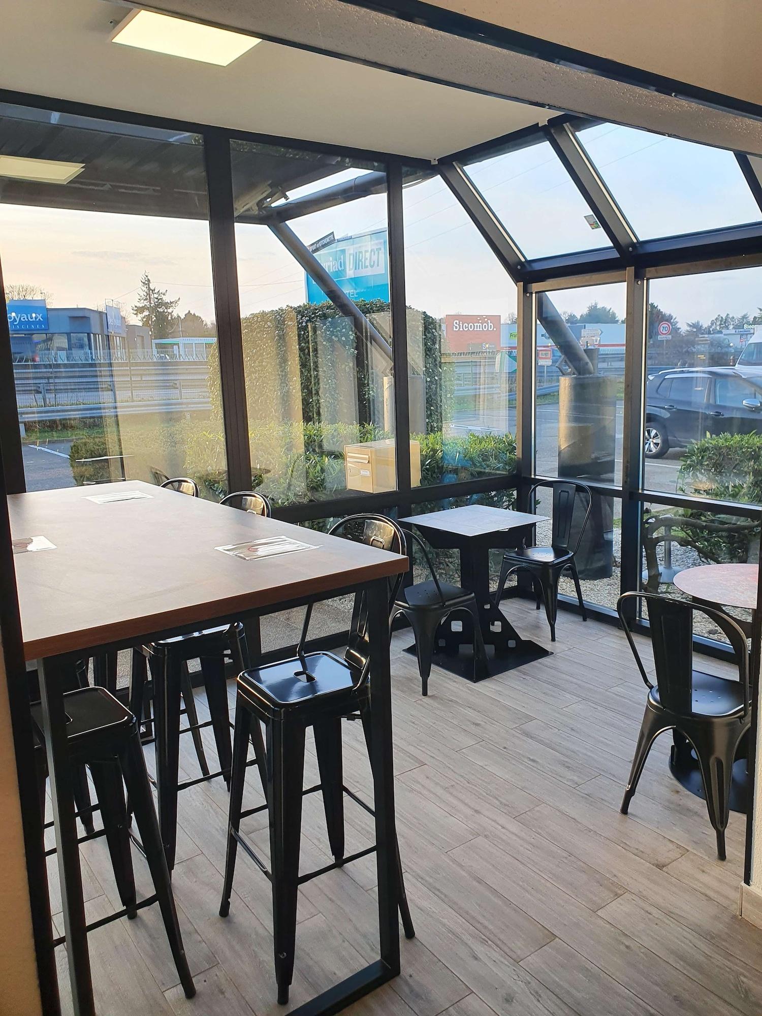 Vista Lobby KYRIAD DIRECT ORLEANS - Olivet - La Source