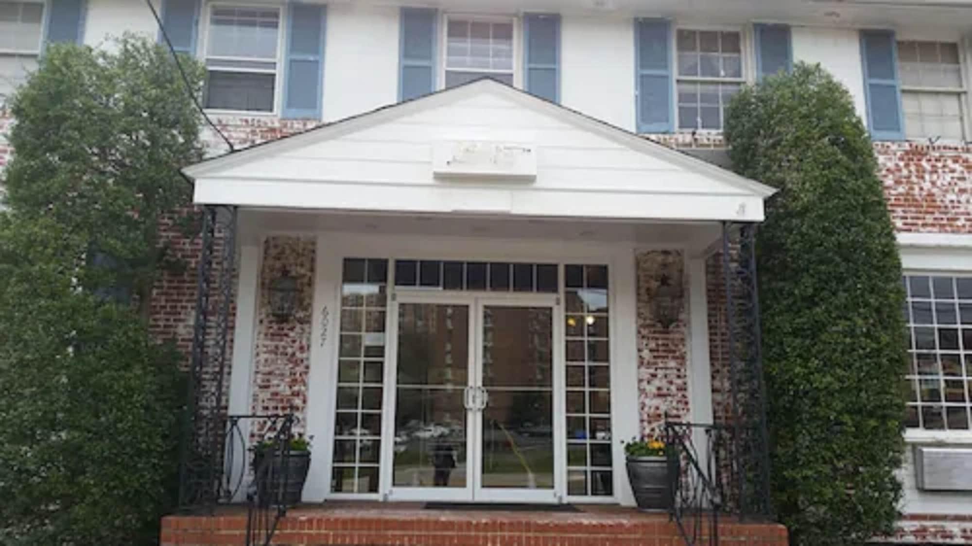 Varios The Virginia Lodge