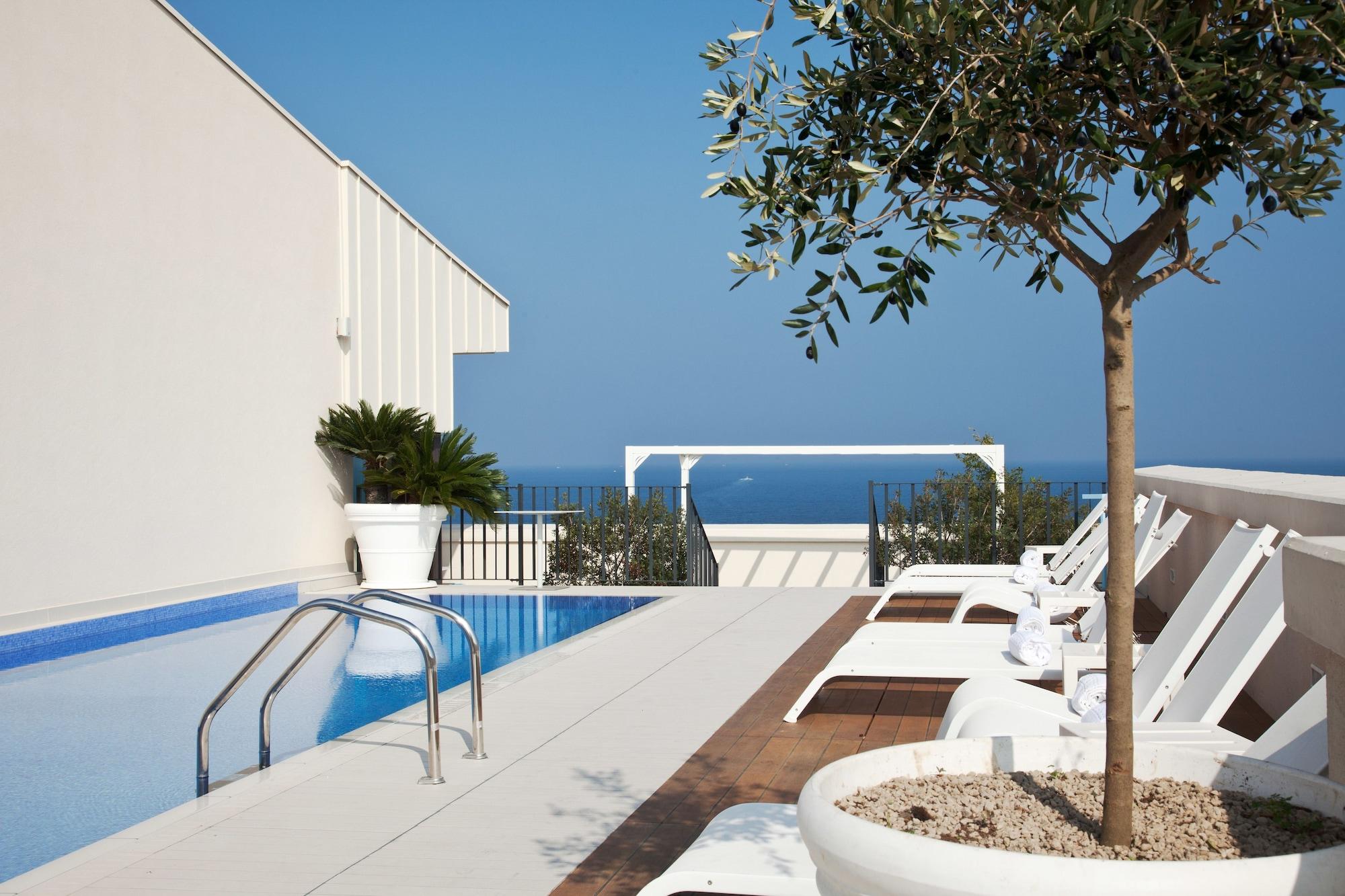 Vista Piscina JR Hotels Bari Grande Albergo delle Nazioni