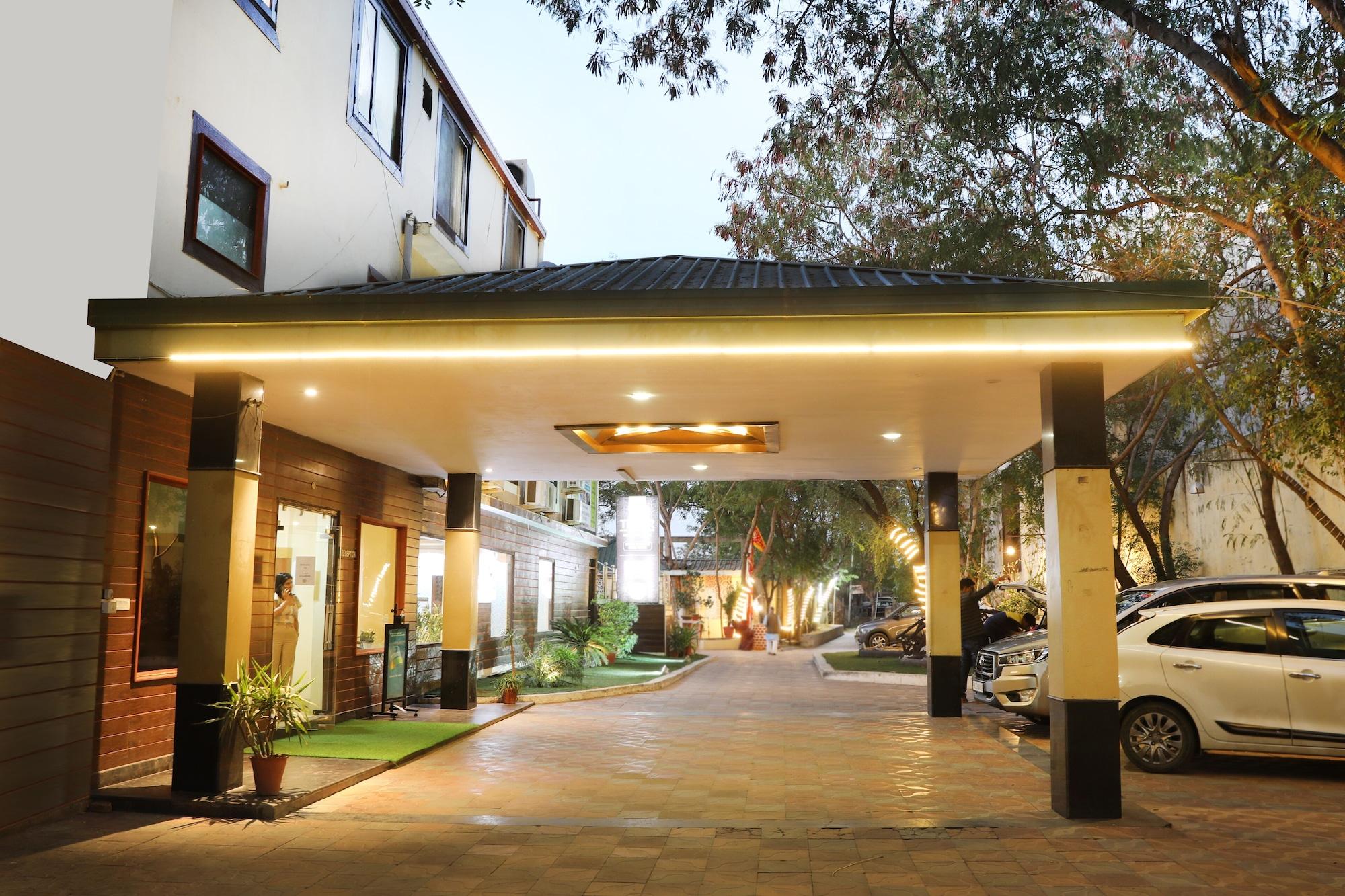 Vista Exterior The Byke Grassfield Resort With Outdoor Pool, Shyam Nagar