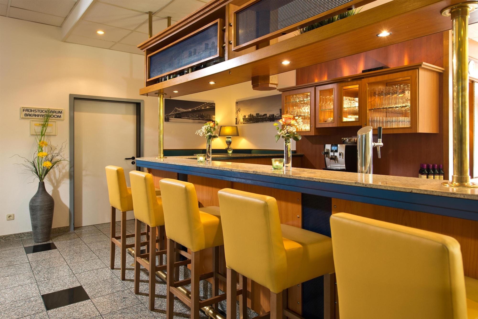 Bar/Salón ACHAT Hotel Monheim am Rhein