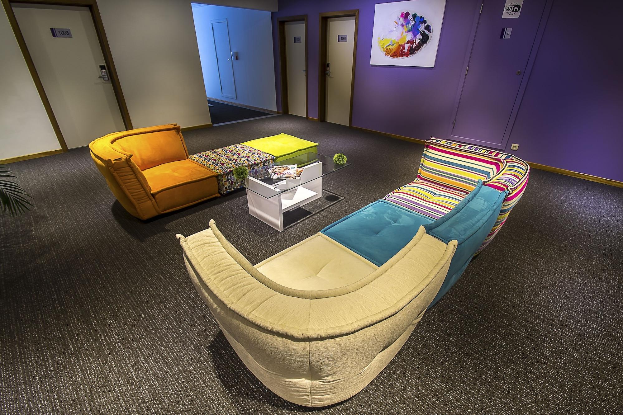 Vista Lobby Ibis Styles Charleroi Airport Aero44