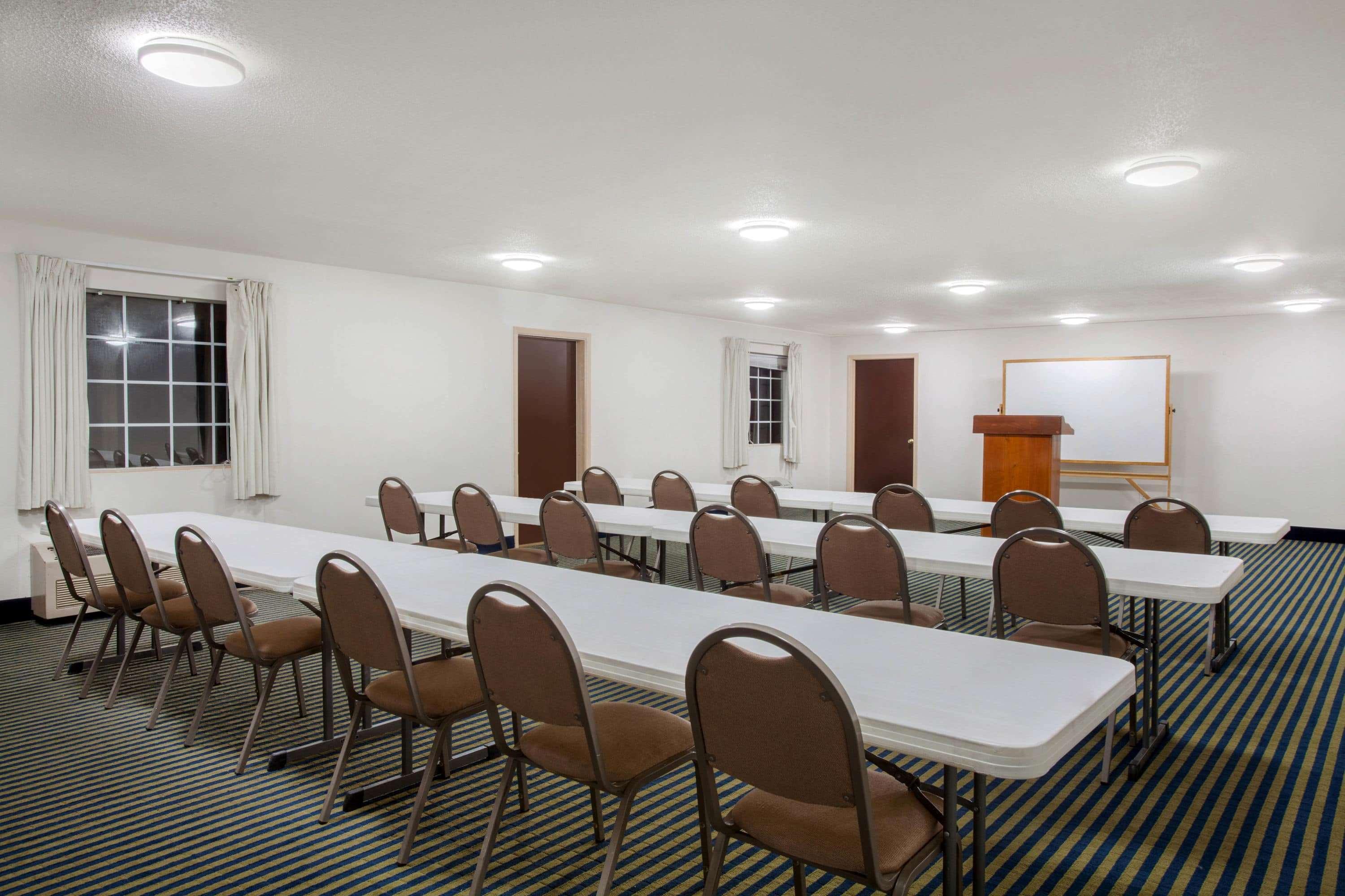 Centro de Negocios Super 8 by Wyndham Pensacola