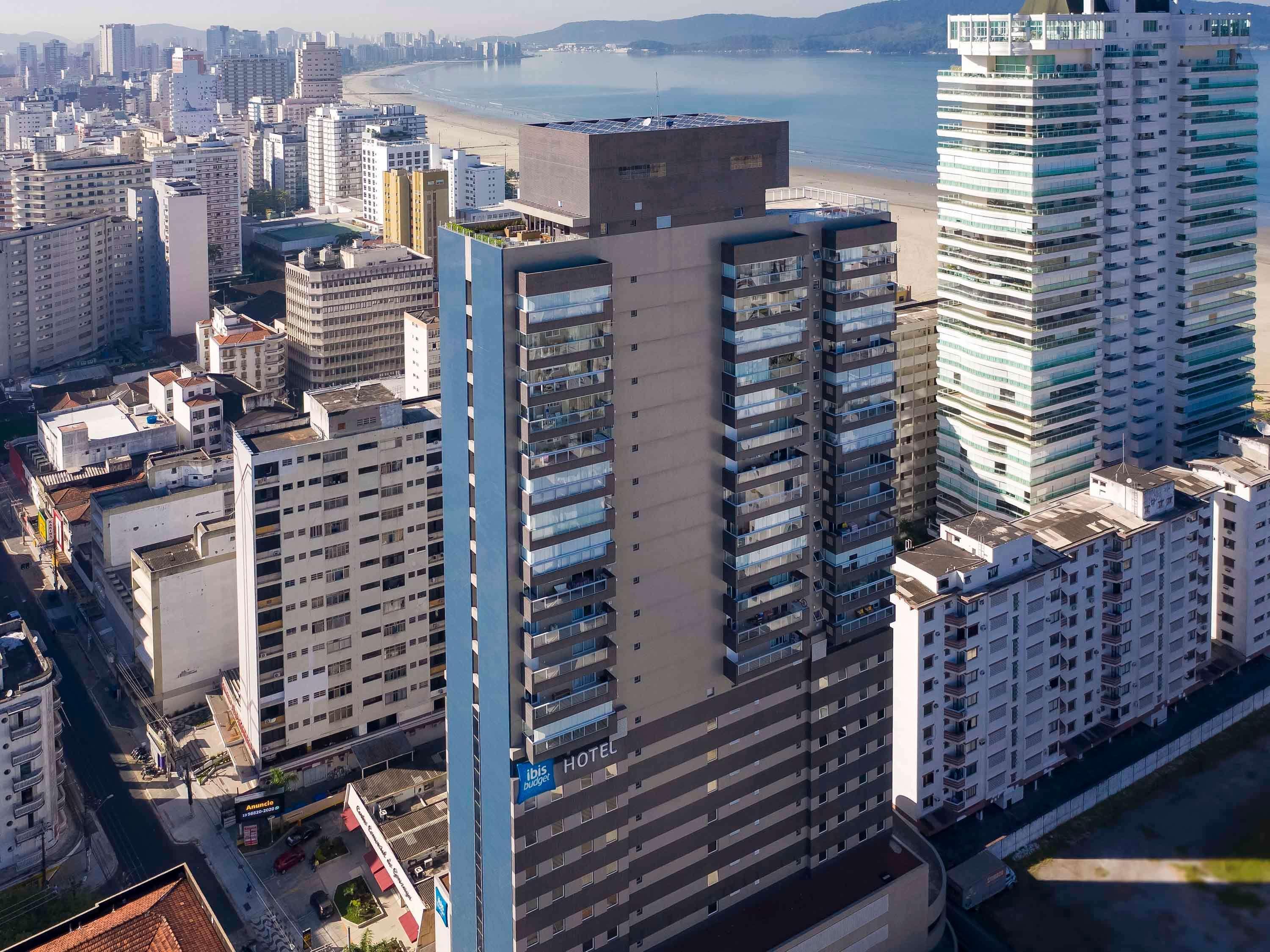 Vista Exterior ibis budget Santos Gonzaga