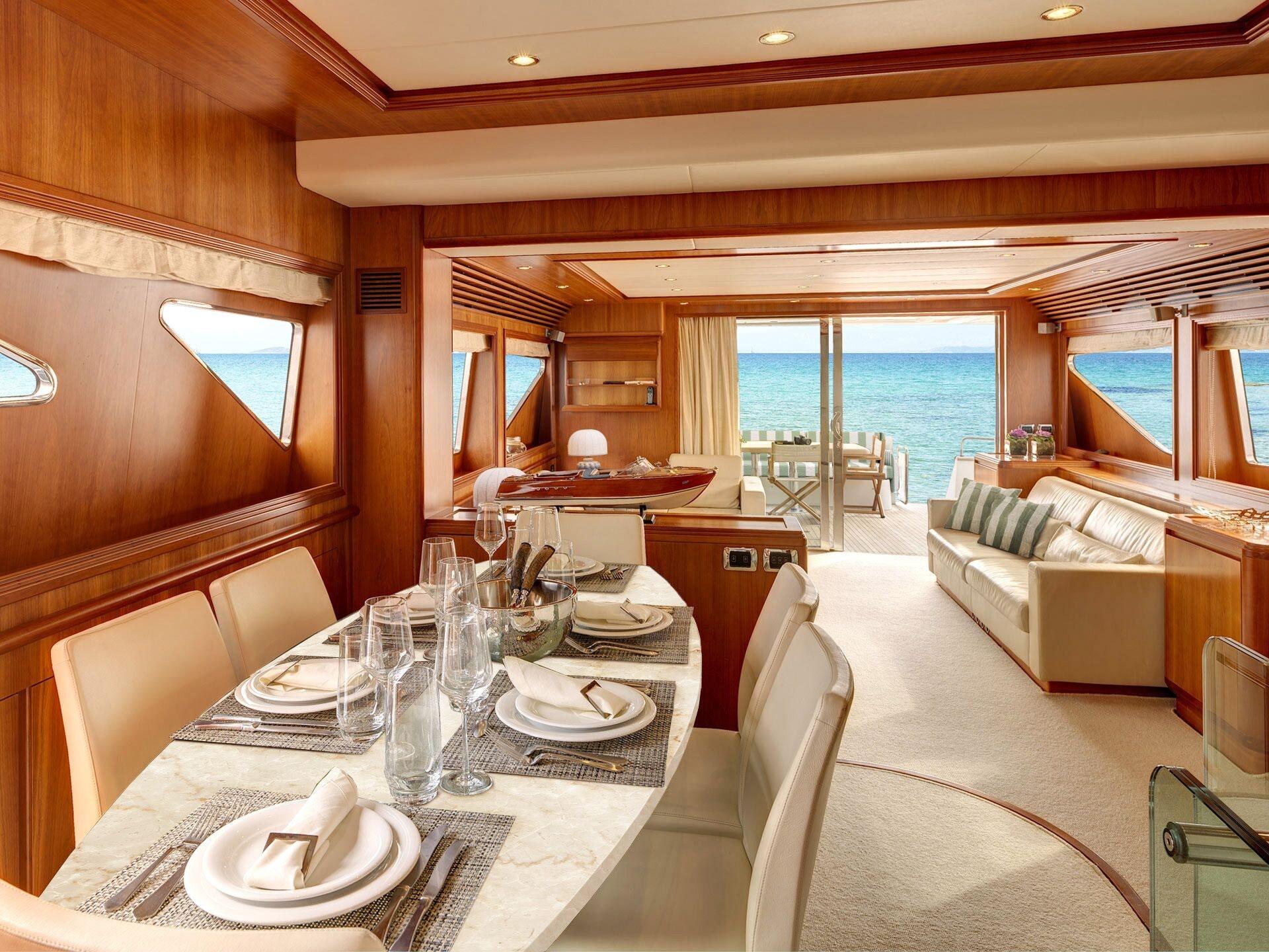 Restaurant ESSOESS Boat - Five Star - Exclusive use
