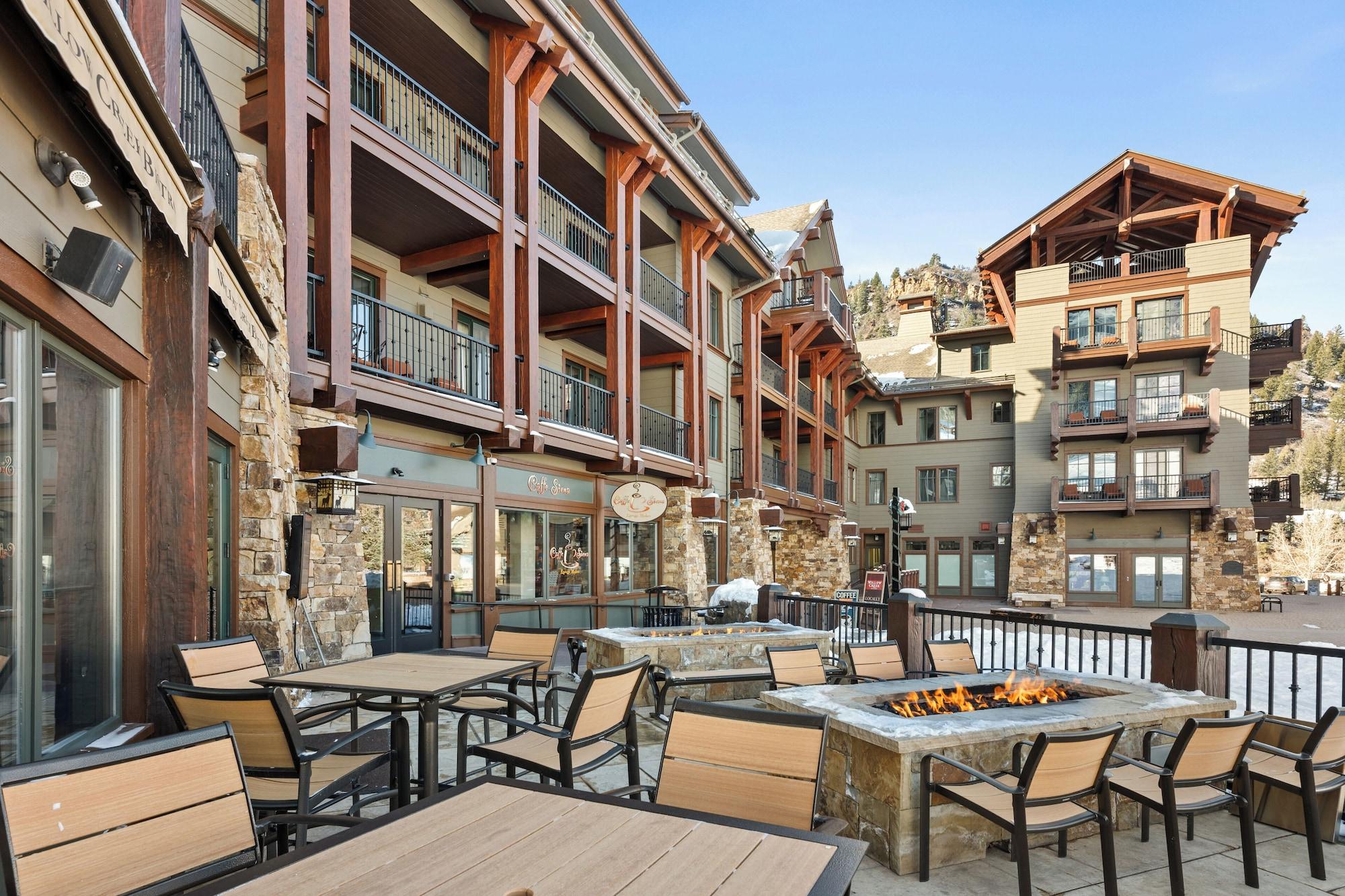 Restaurant Ritz-Carlton Club, Aspen Highlands by Frias