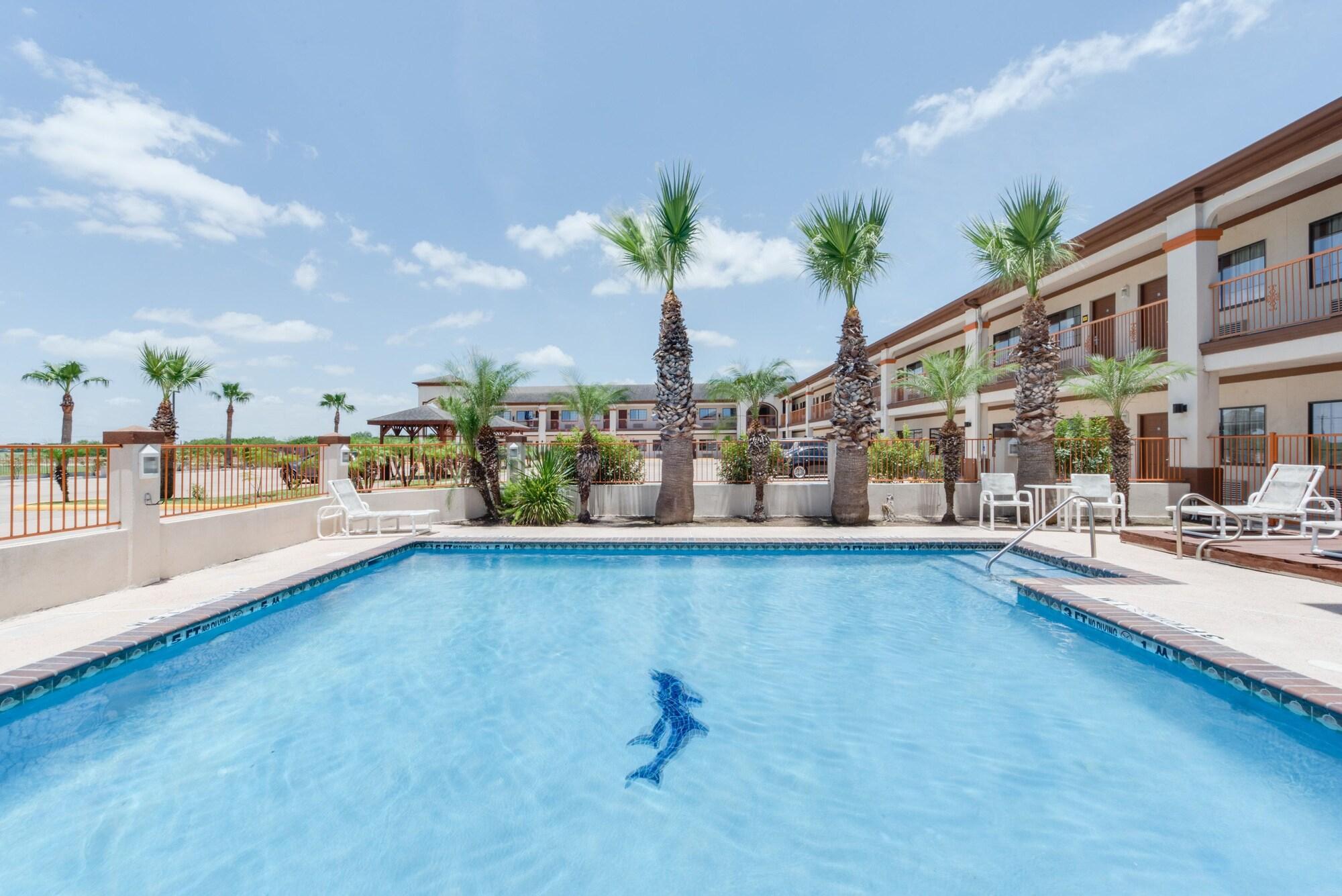 Vista Piscina Lone Star Inn - San Benito Harlingen