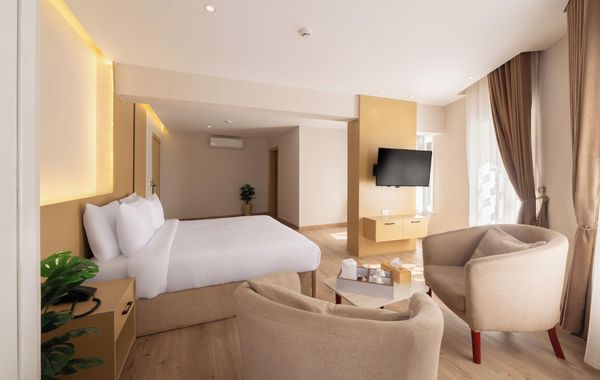 Elegance Grand City Hotel