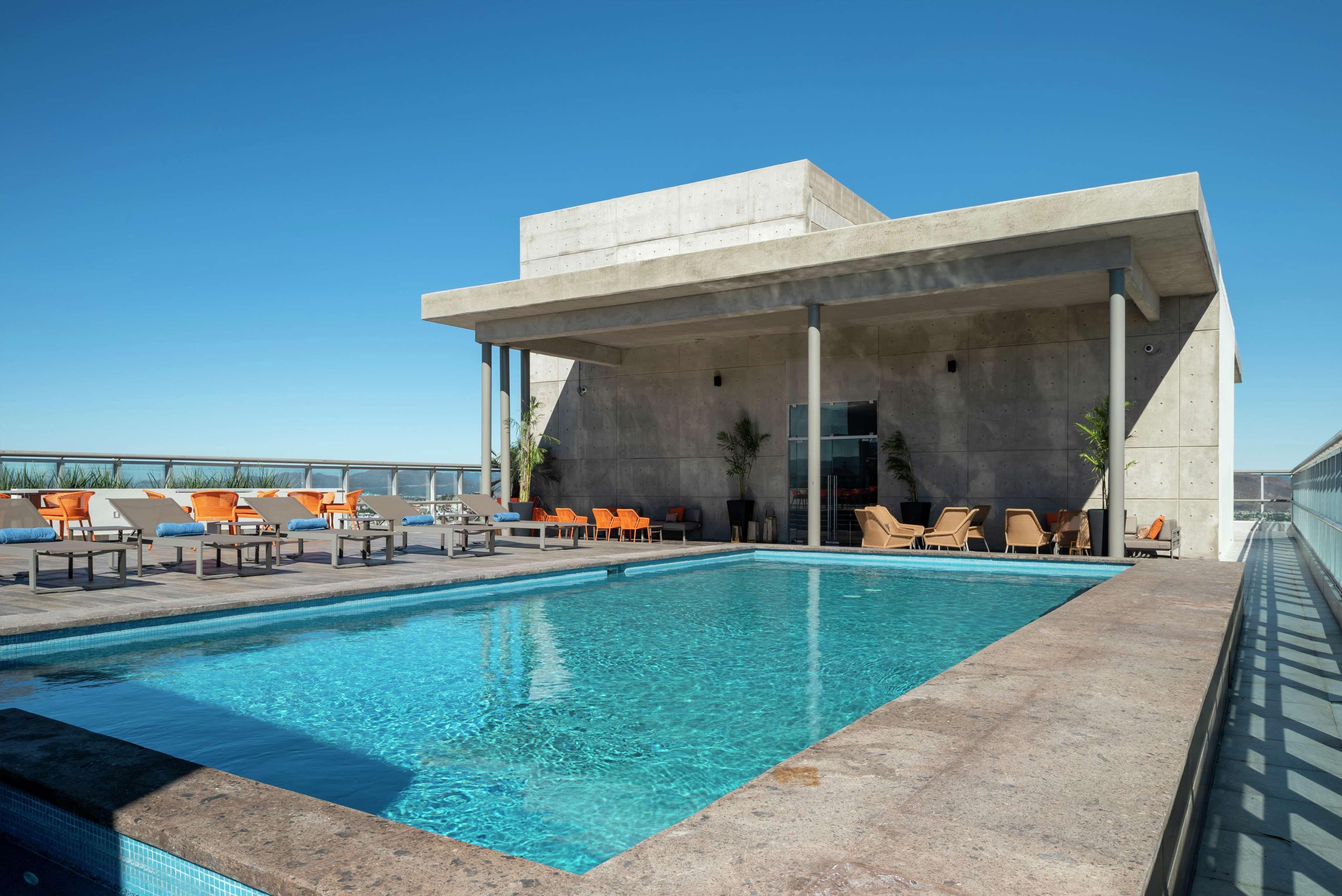 Vista Piscina Hilton Garden Inn Chihuahua