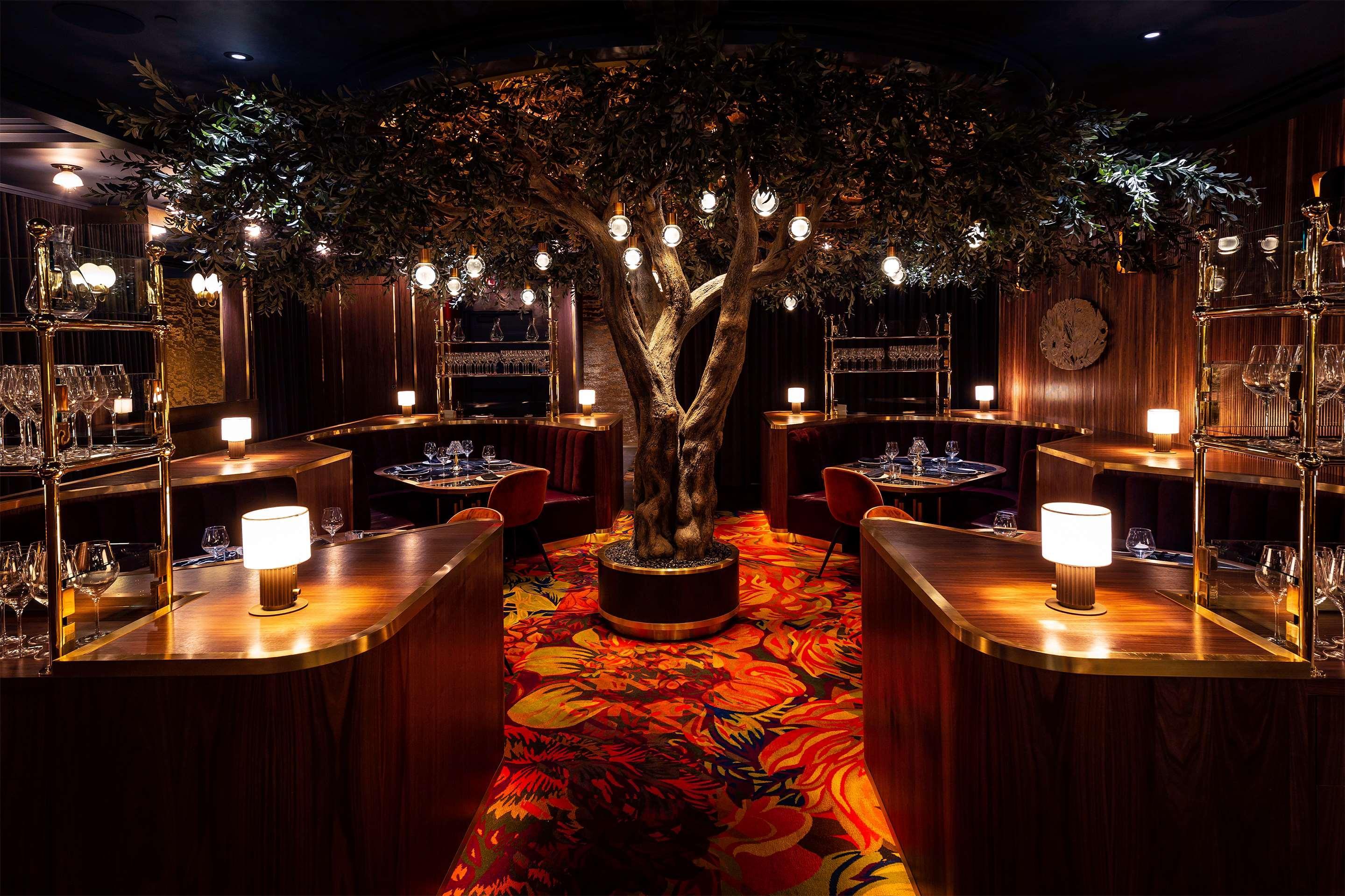 Bar/Salón Circa Resort & Casino – Adults Only