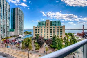 Renta Vacacional - Harbourfront CN Tower View Lake Studio offered by Short Term Stays