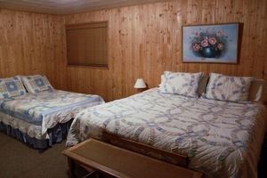 Alquiler Vacacional - Holds Small Or Large Groups, Sleeps up to 40, 8 Bedrooms, Separate Basement Suit
