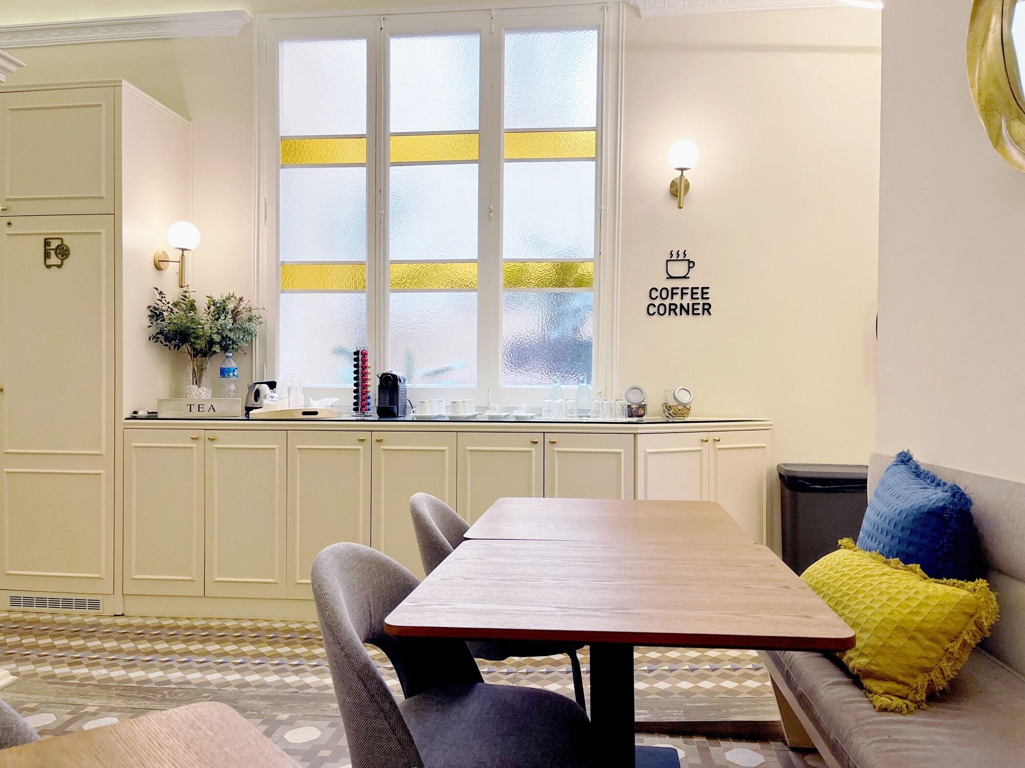 Bar/Salón Feelathome Casa Bertrand