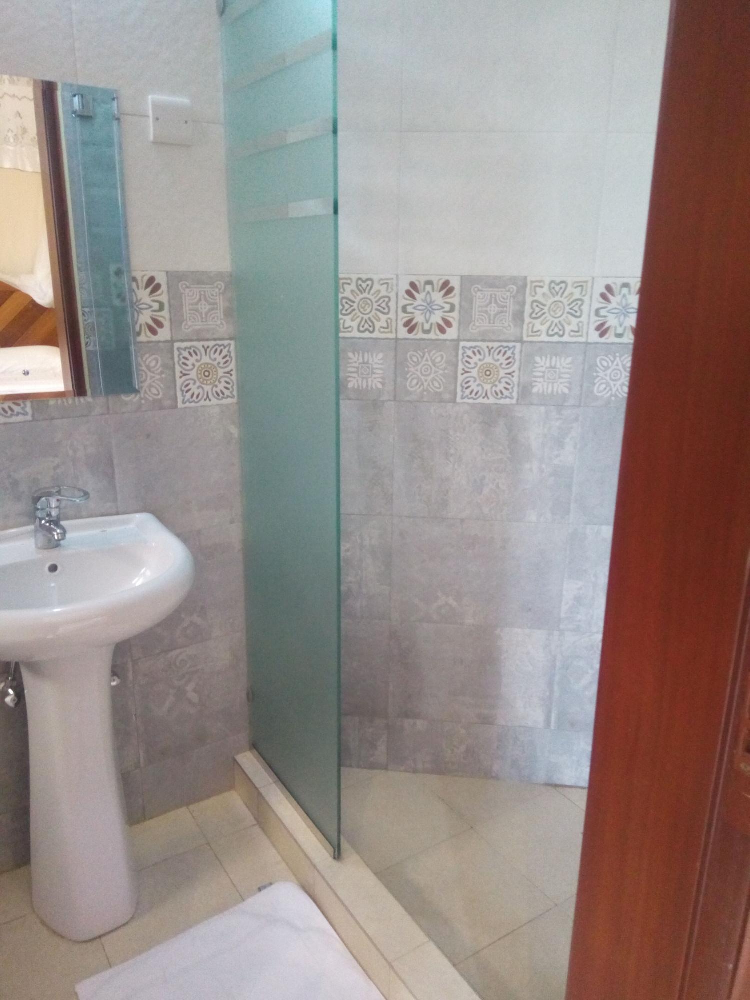 Comodidades do quarto Emmaus Guest House