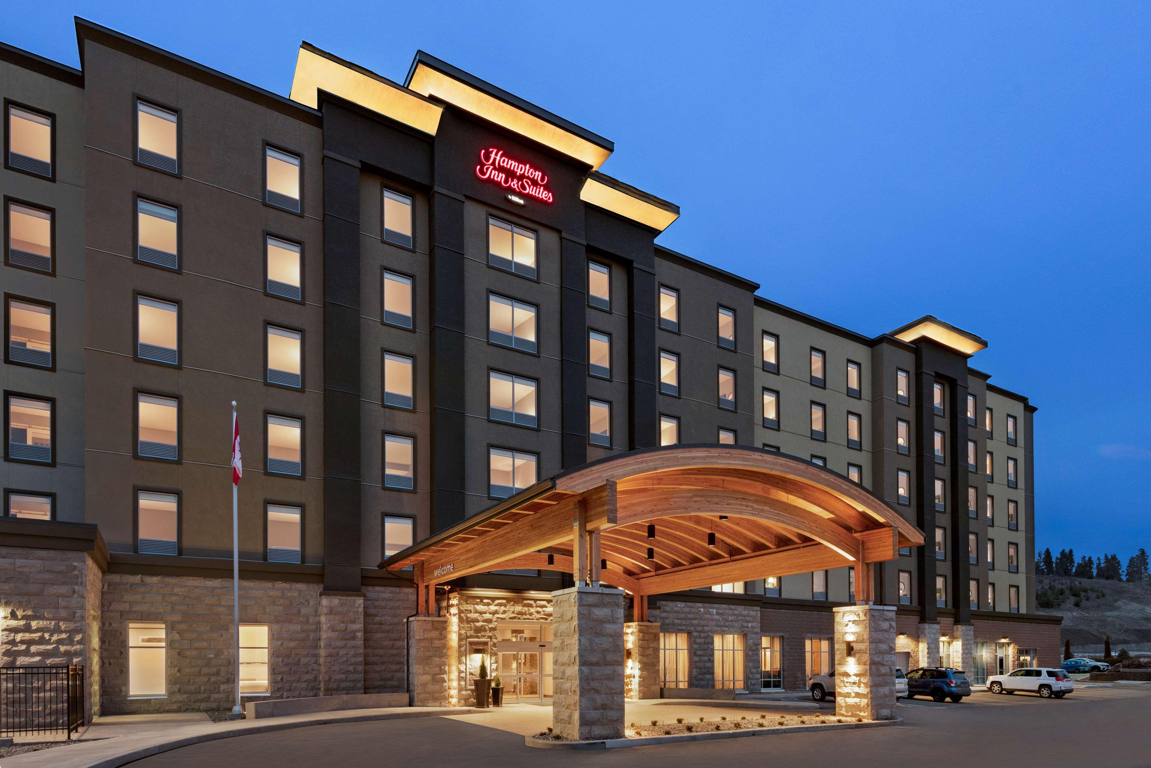 Vista Exterior Hampton Inn & Suites by Hilton Kelowna Airport