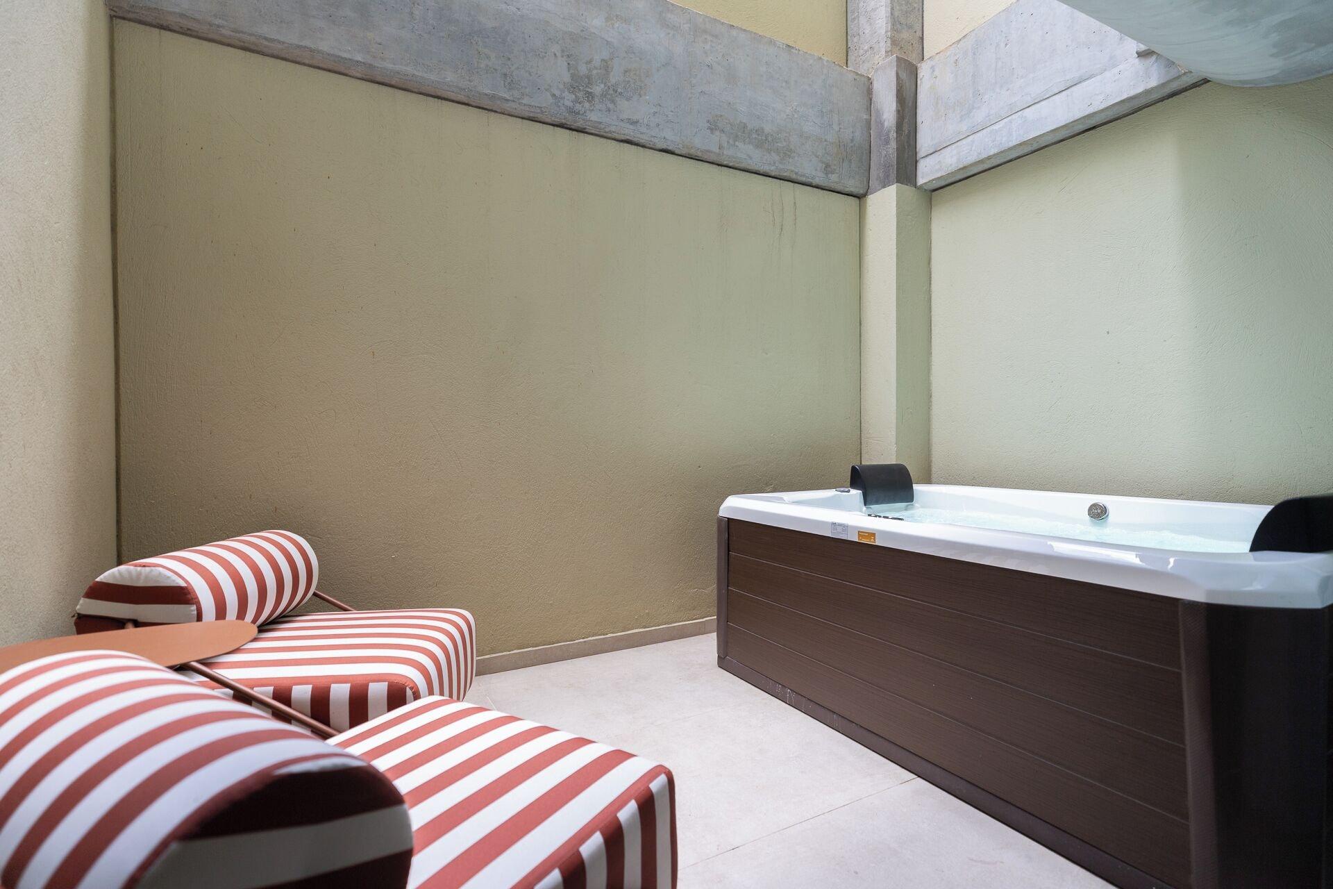 Vista Piscina BoH Collection