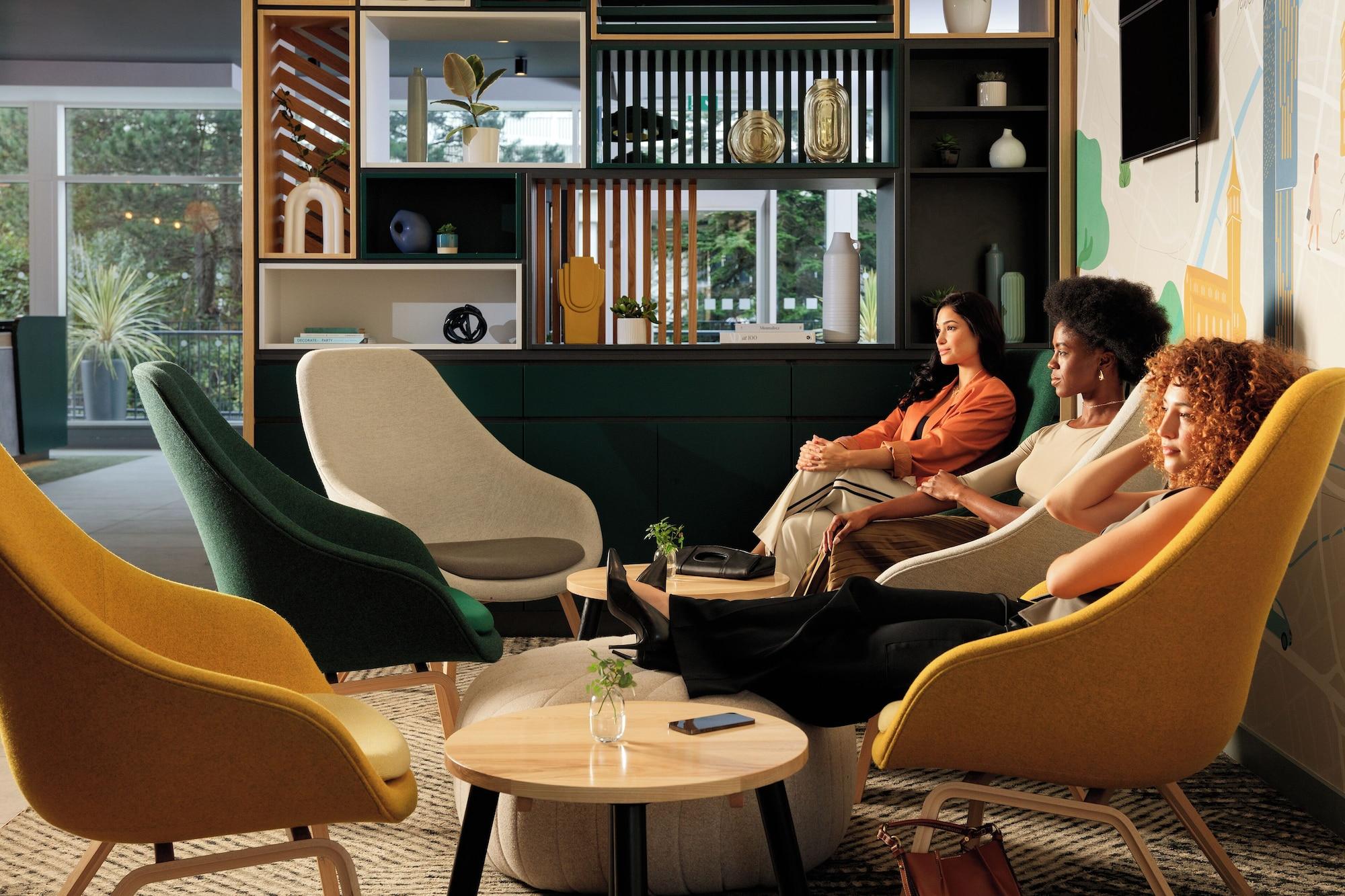 Vista Lobby Holiday Inn Manchester Airport by IHG