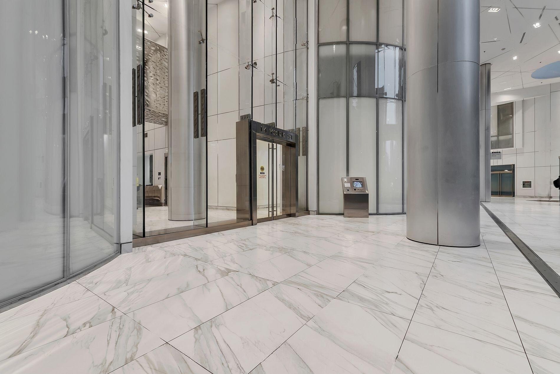 Vista Exterior York Street Suites Toronto