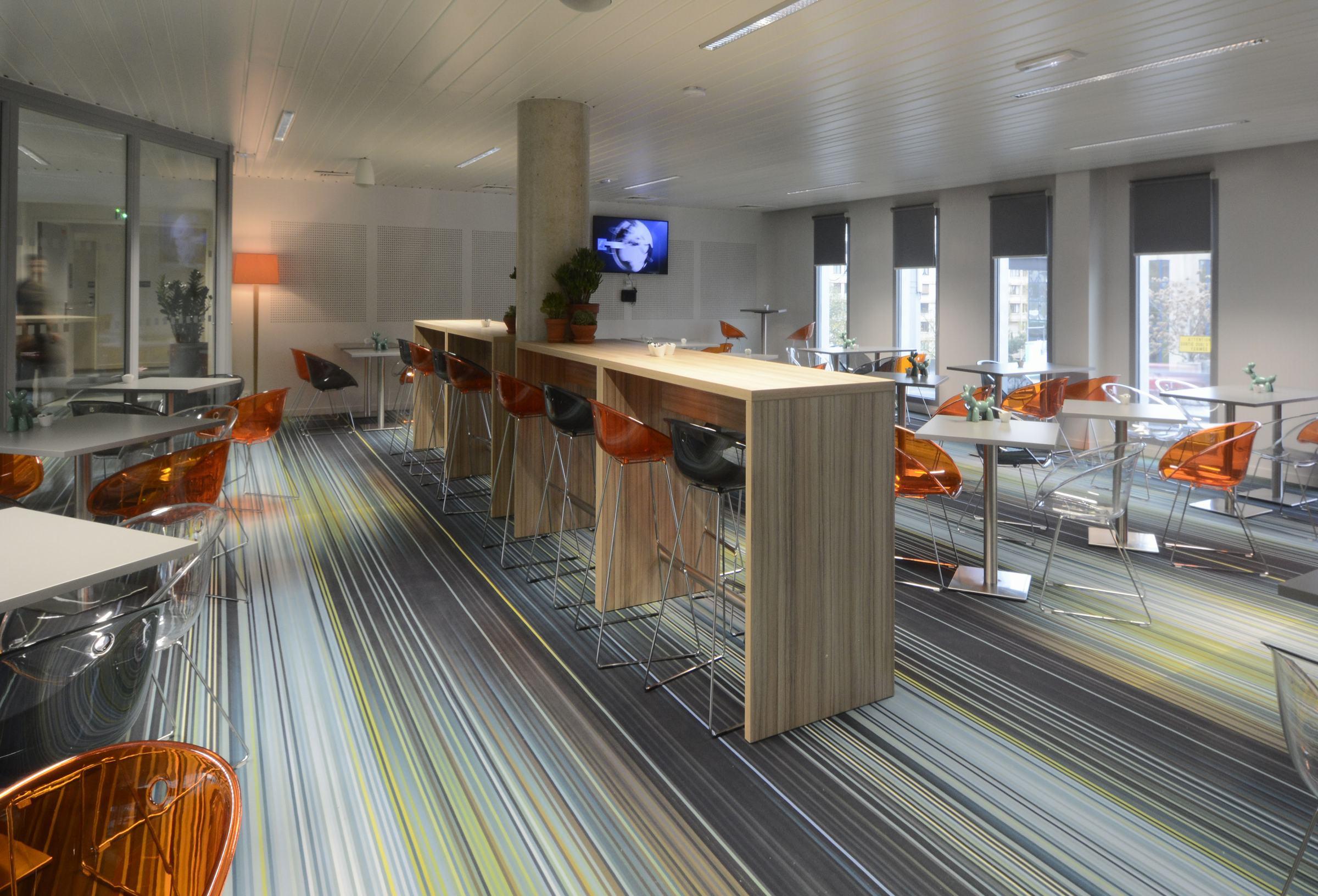 Vista Lobby Lodge In MIS