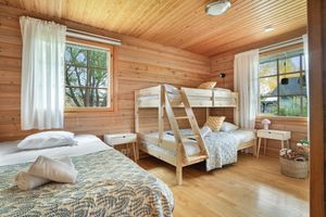 Paquete - Cozy 3BR Riverside House with Sauna