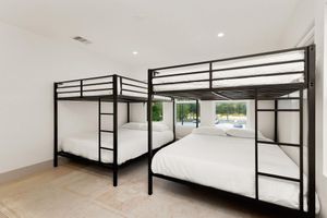 Alquiler Vacacional - Luxury Downtown Retreat w/ Pool+Hot Tub, 6Bdr