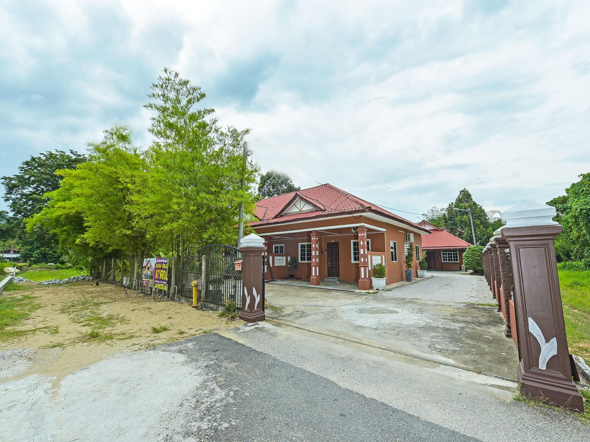 Vista Exterior OYO 90642 Twin Mutiara Chalet &Homestay