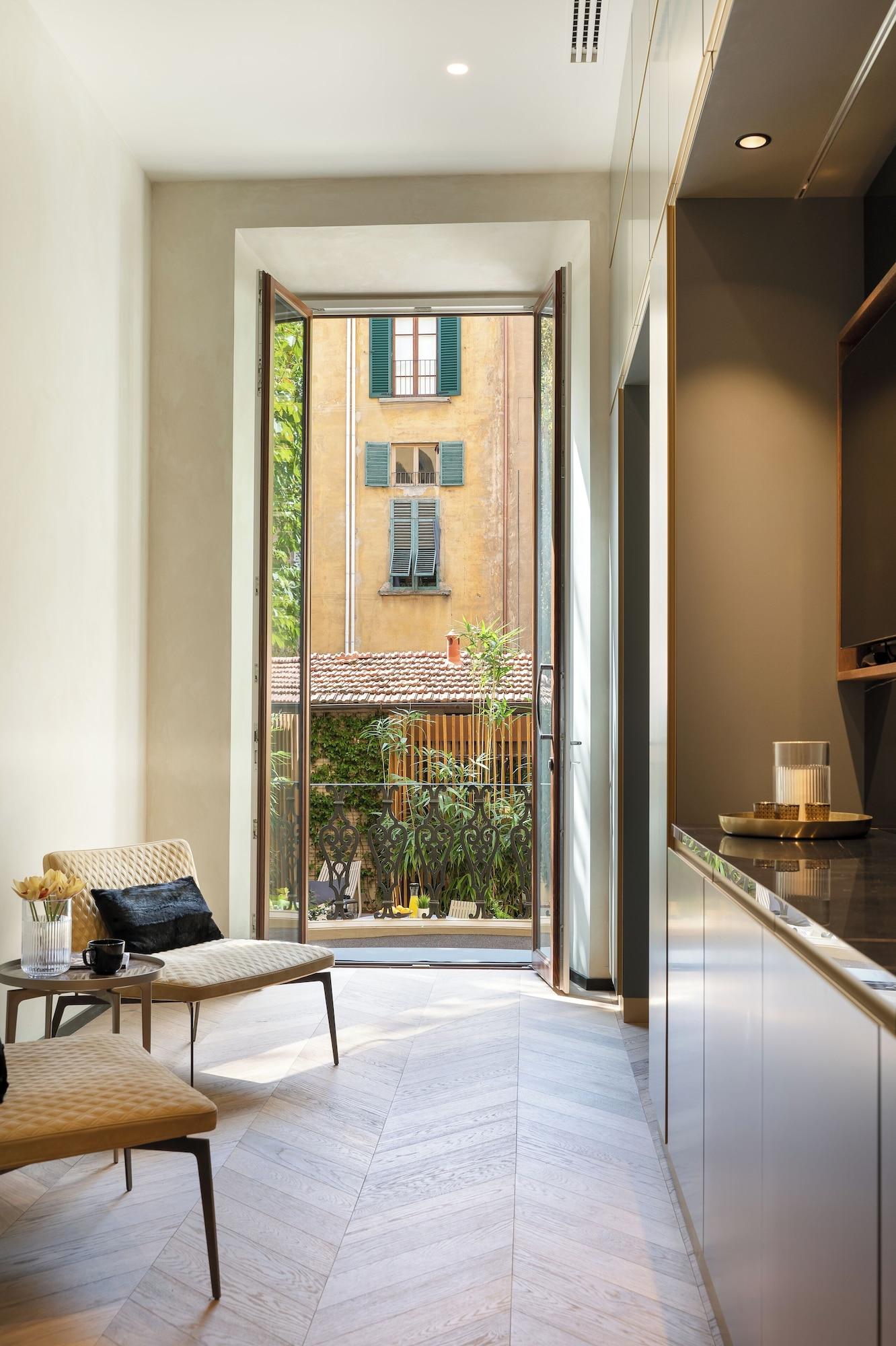 Vista Exterior Arts & Crafts Luxury Suites by Amalia