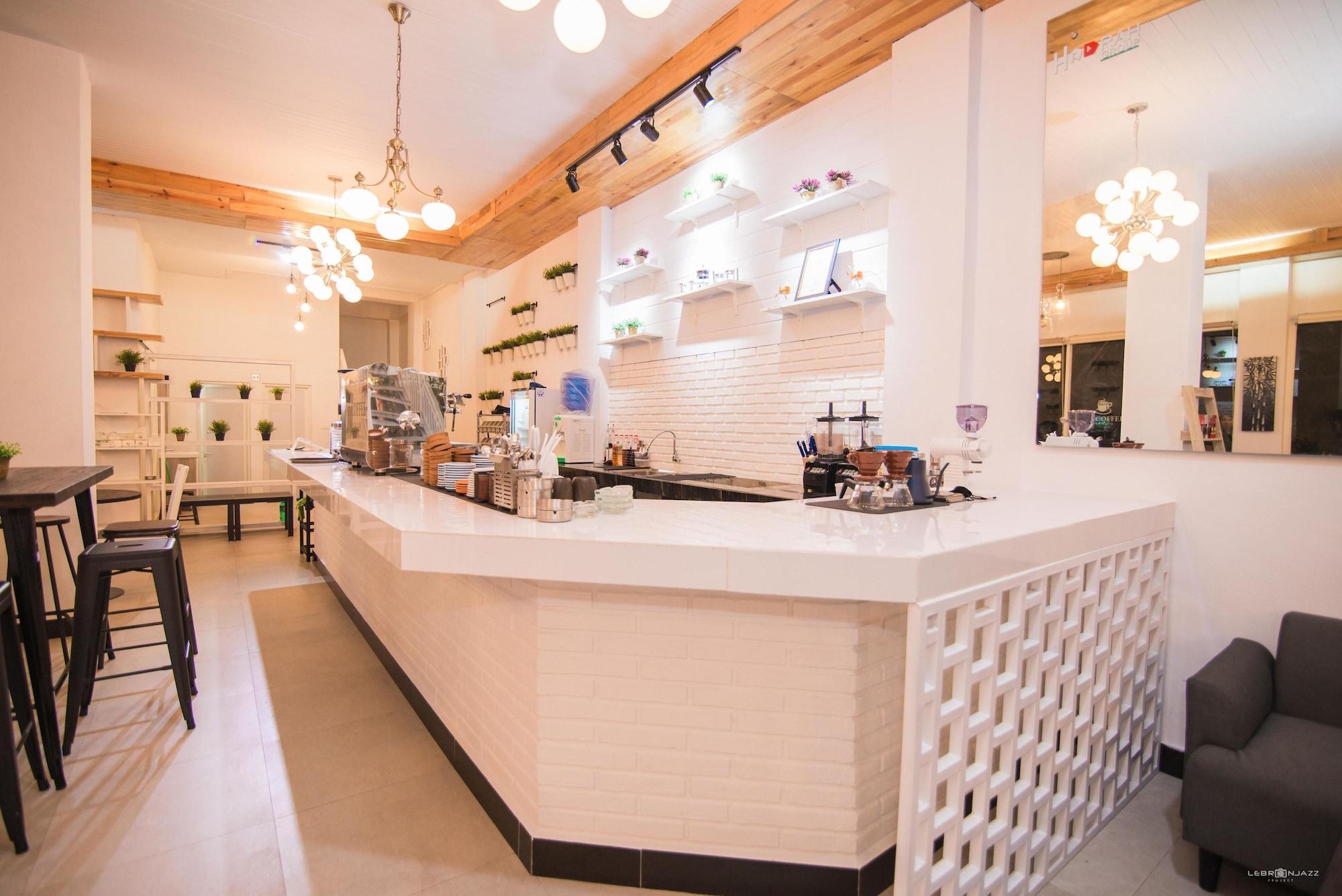 Bar/Salón Hadrah Hotel