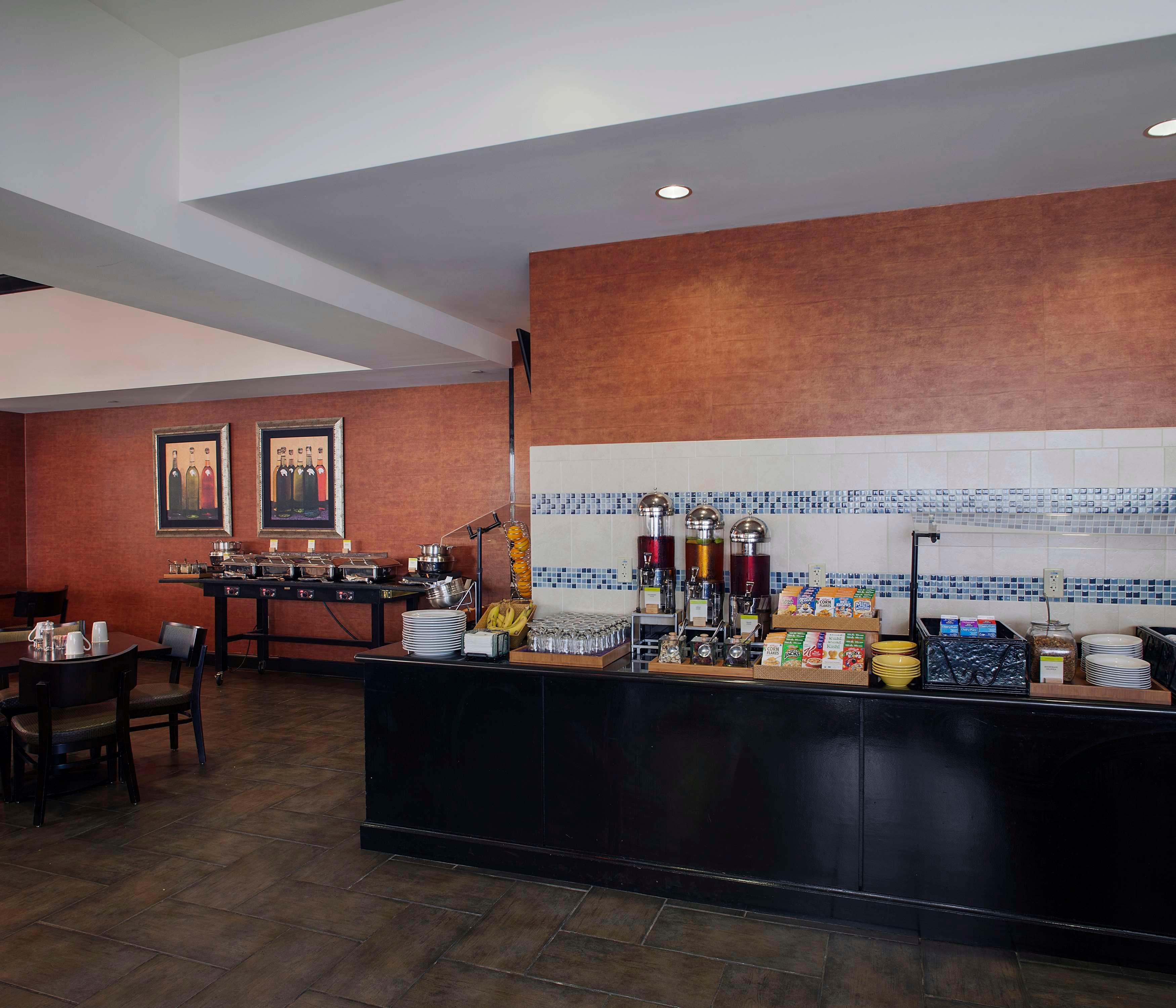 Restaurant DoubleTree Suites by Hilton Bentonville