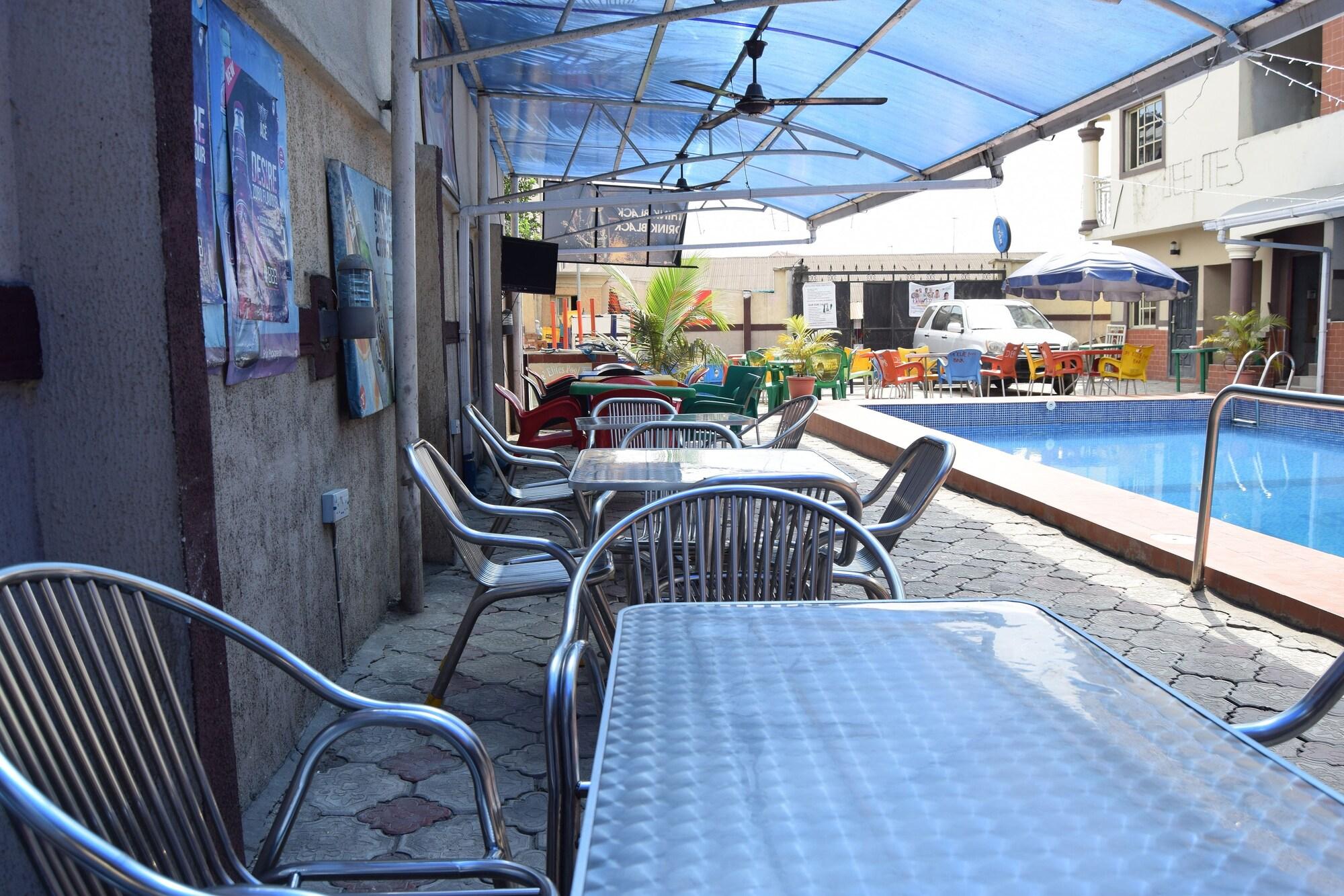 Bar/Salón De'elites Pool Bar & Inn