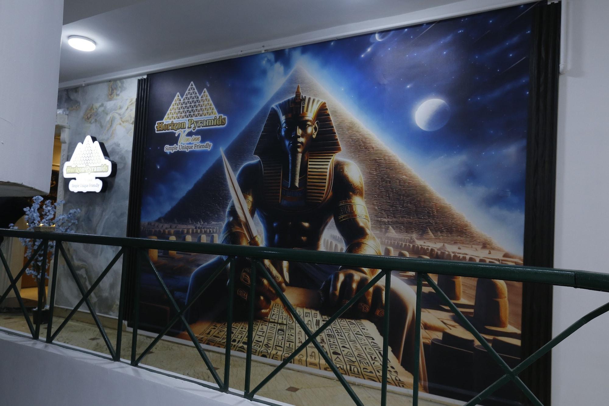 Vista Exterior Horizon Pyramids view inn