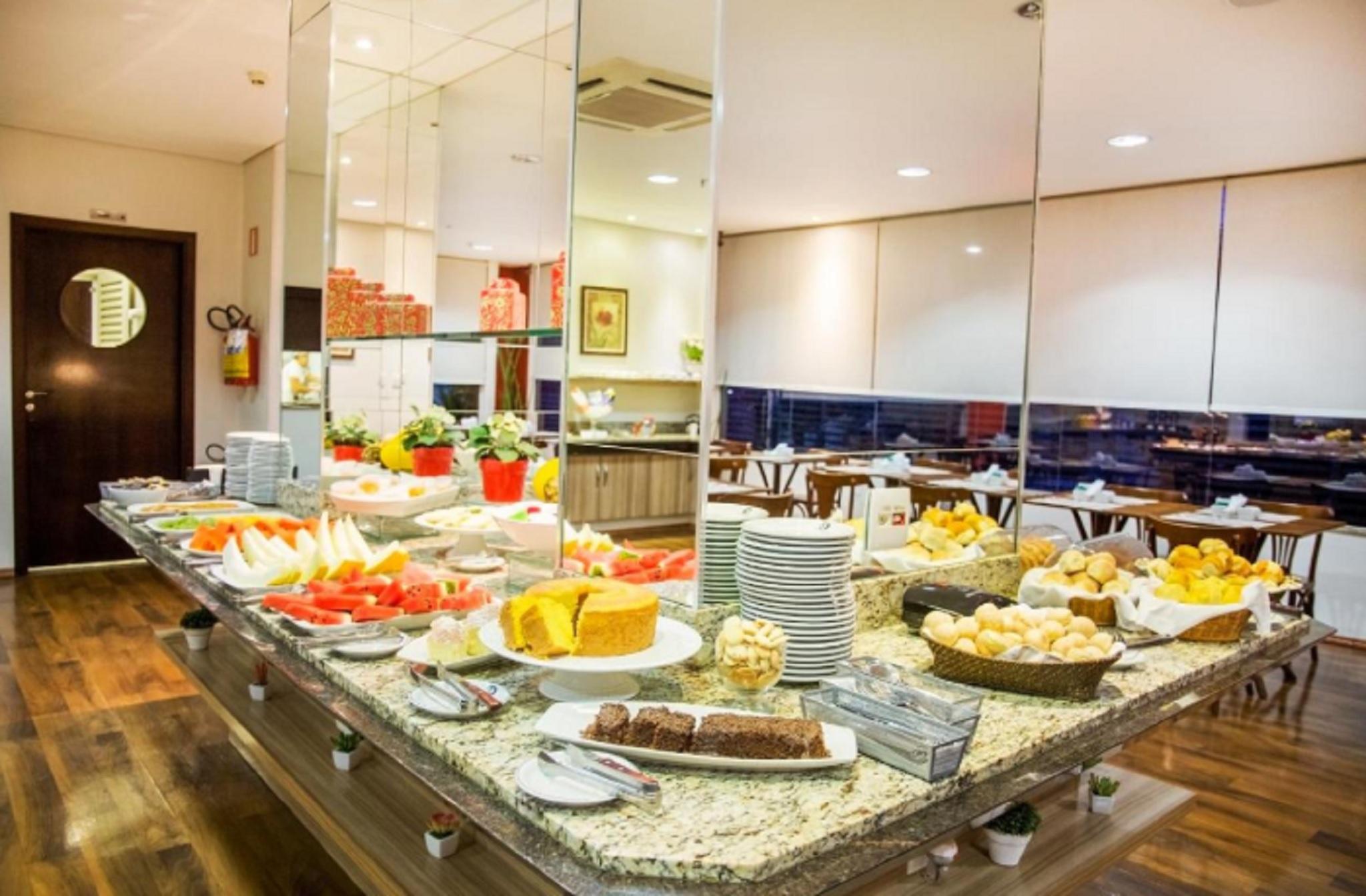 Bar/Salón JR Hotel