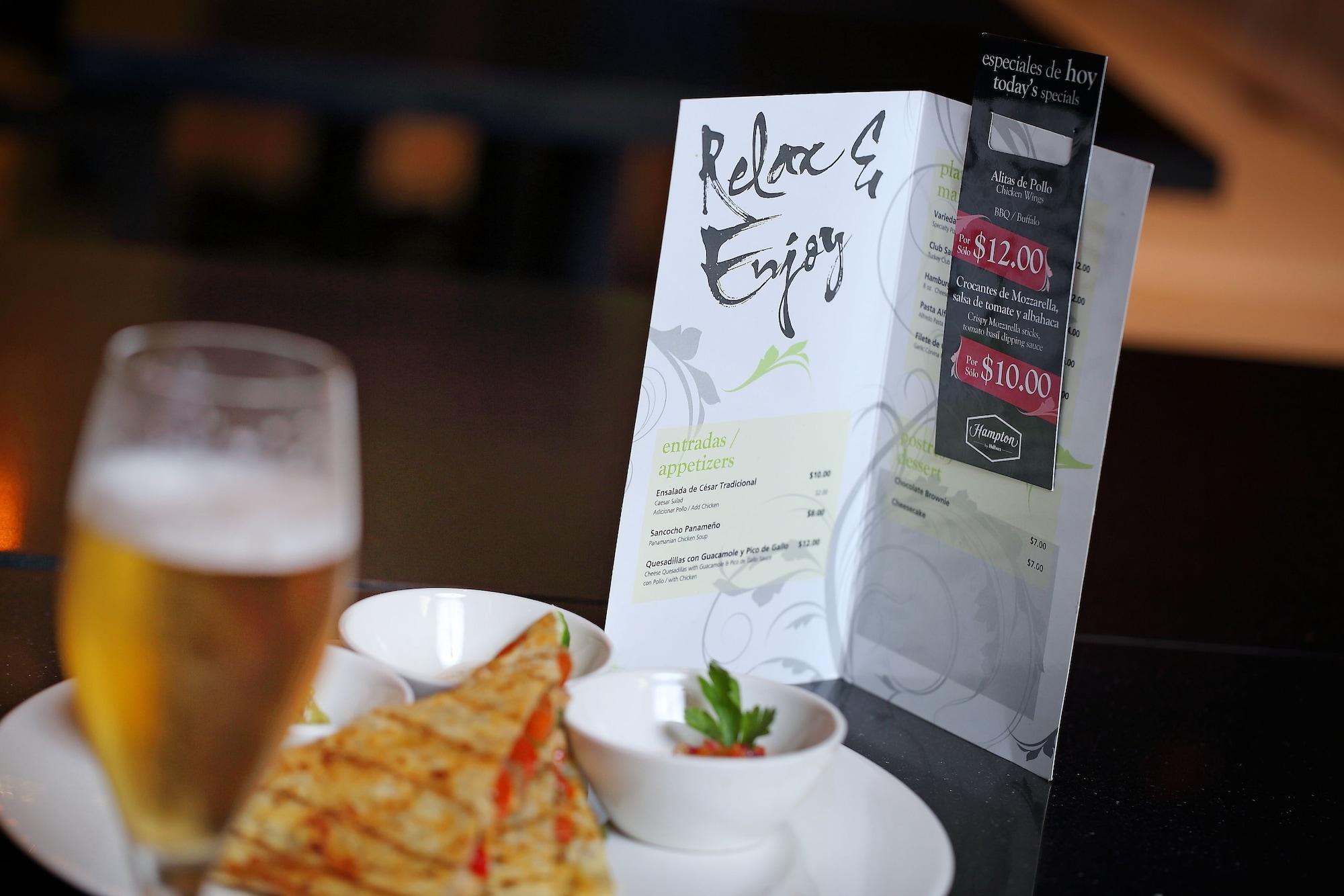 Restaurant Hampton by Hilton Panama