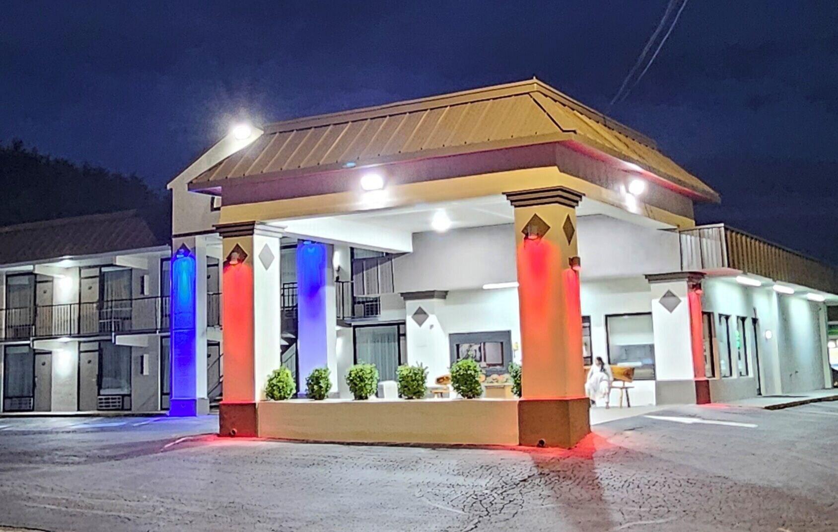 Varios Super 8 by Wyndham Marion NC