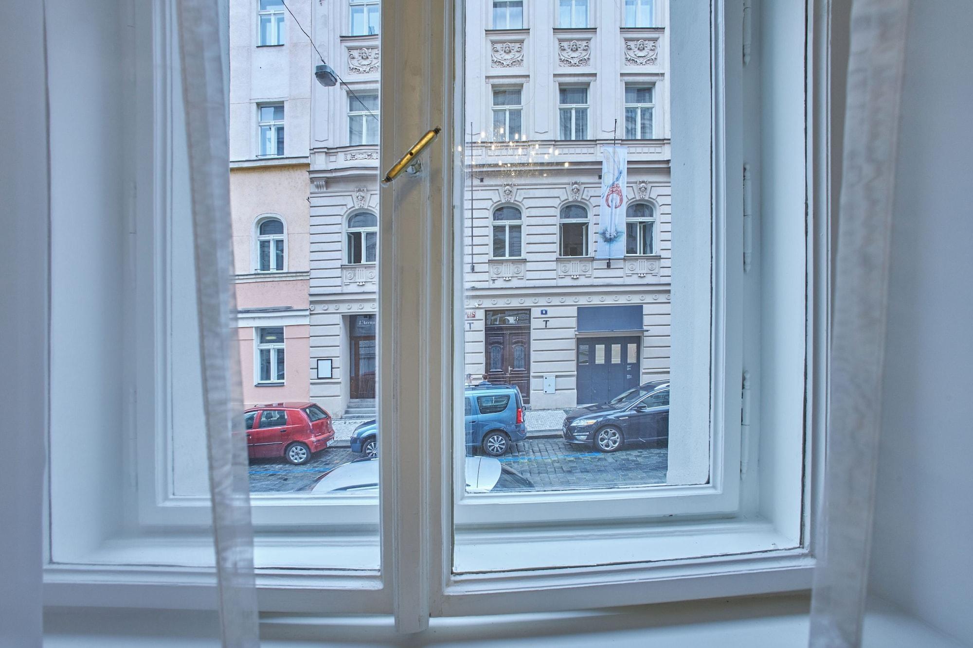 Varios National Theatre Elegance Residence