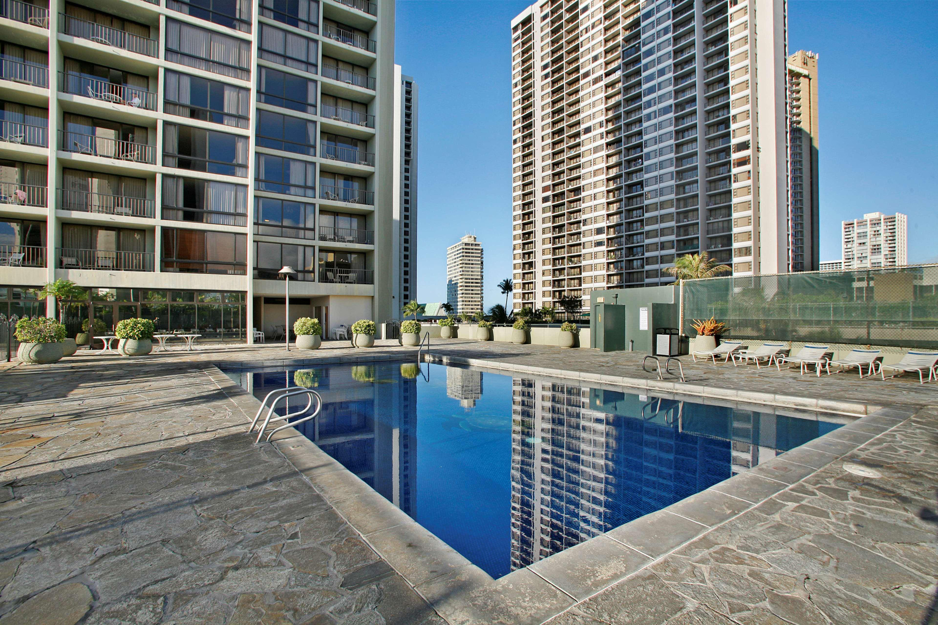 Vista Piscina Aston Waikiki Sunset