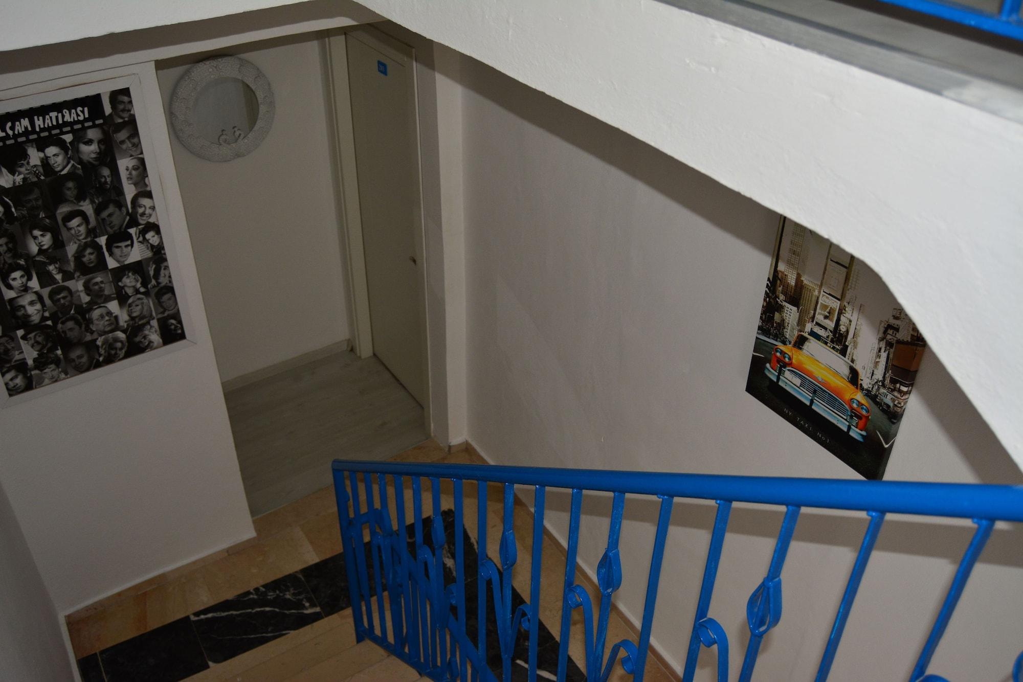 Varios Mavi Butik Apart