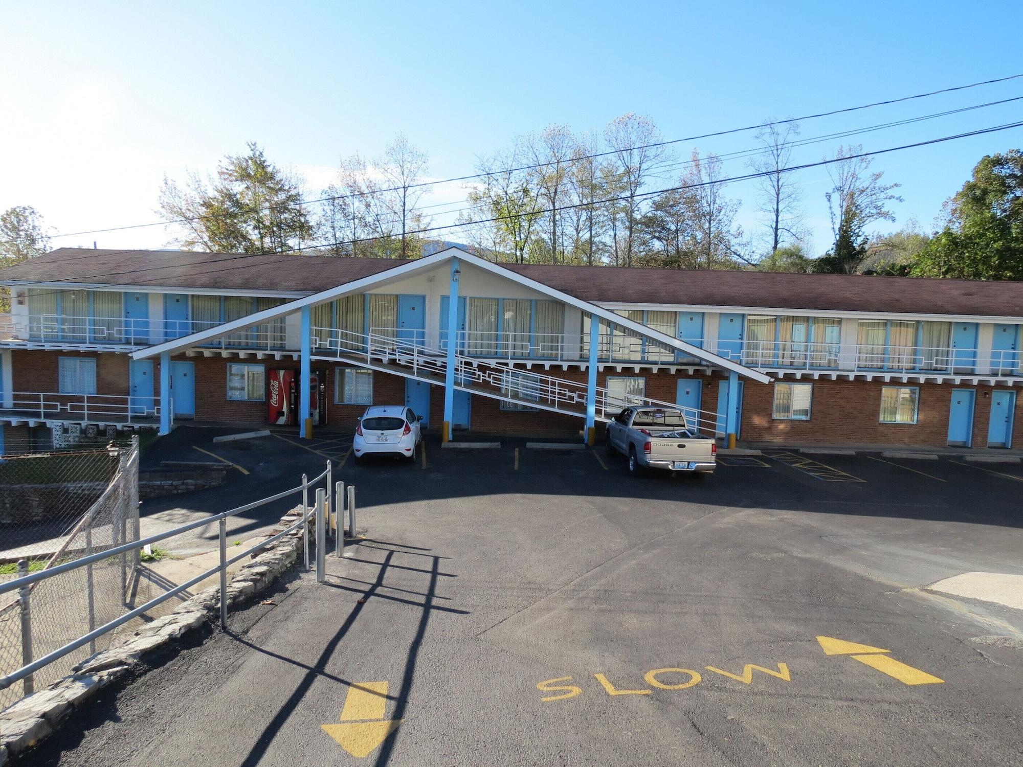 Varios Boone Trail Inn