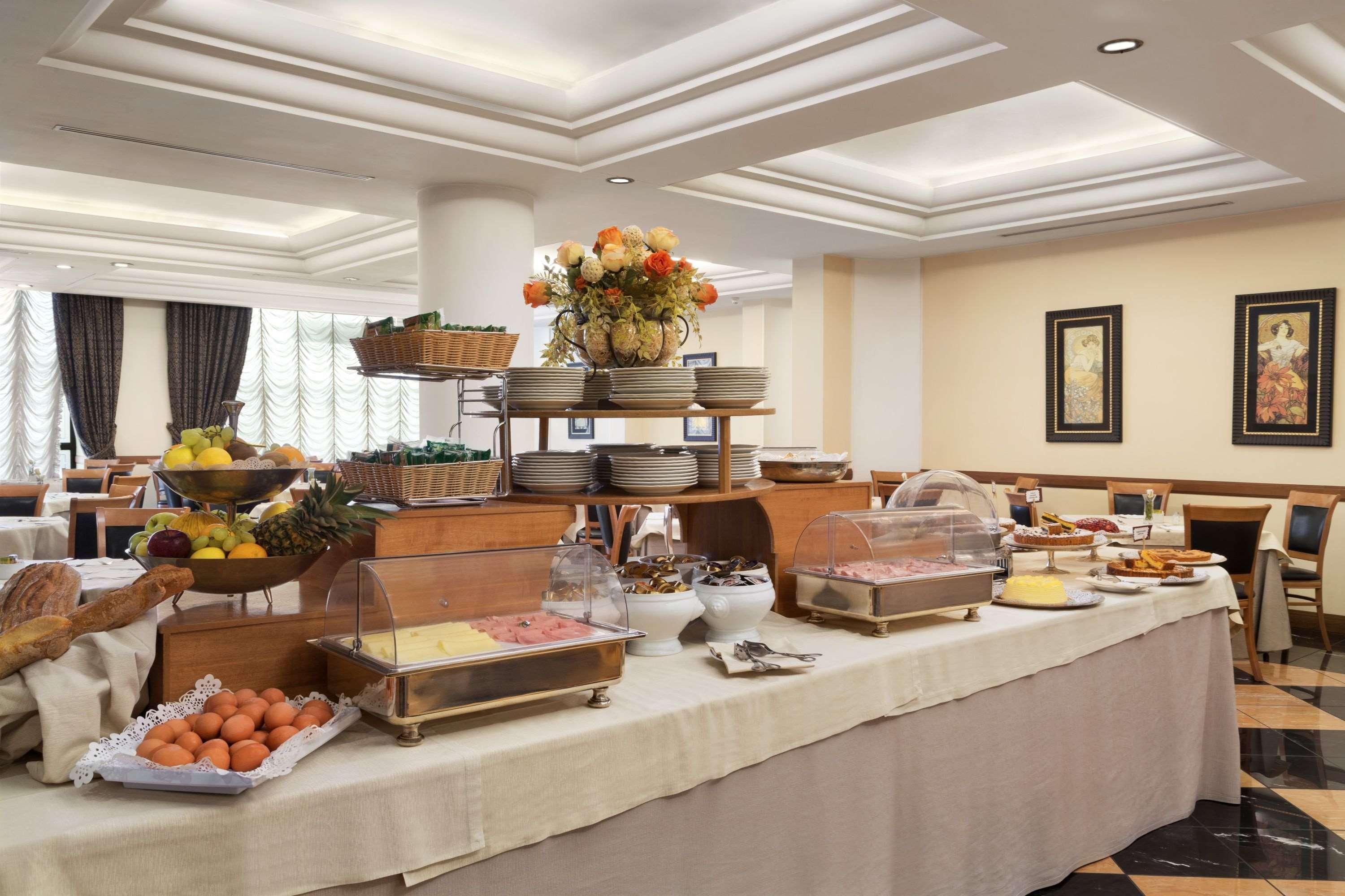 Vista Exterior Ramada by Wyndham Naples