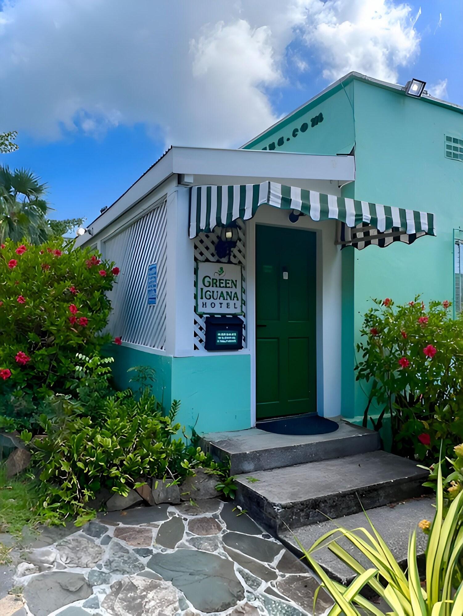 Vista Exterior The Green Iguana Hotel