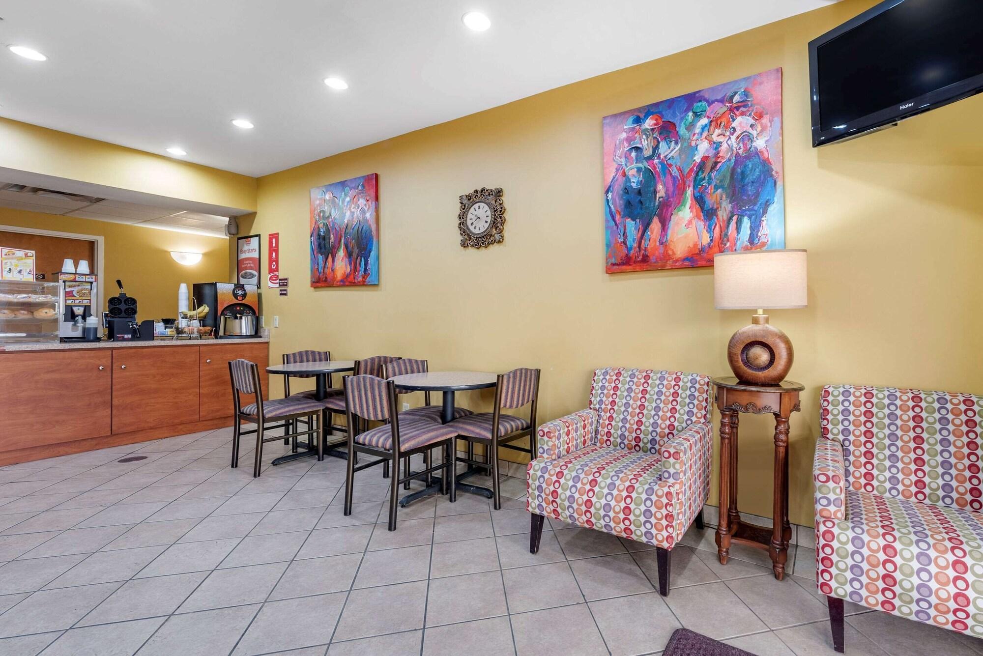 Vista Lobby Econo Lodge Louisville Airport