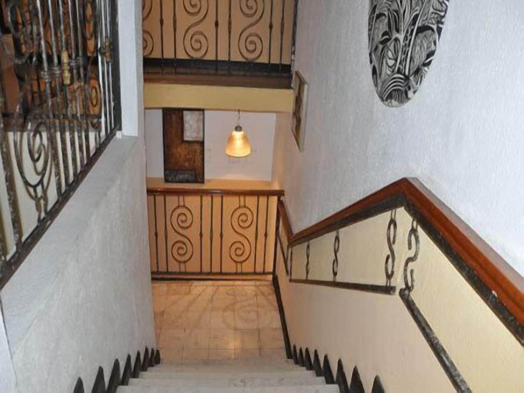 Varios Solitude Hotel Yaba