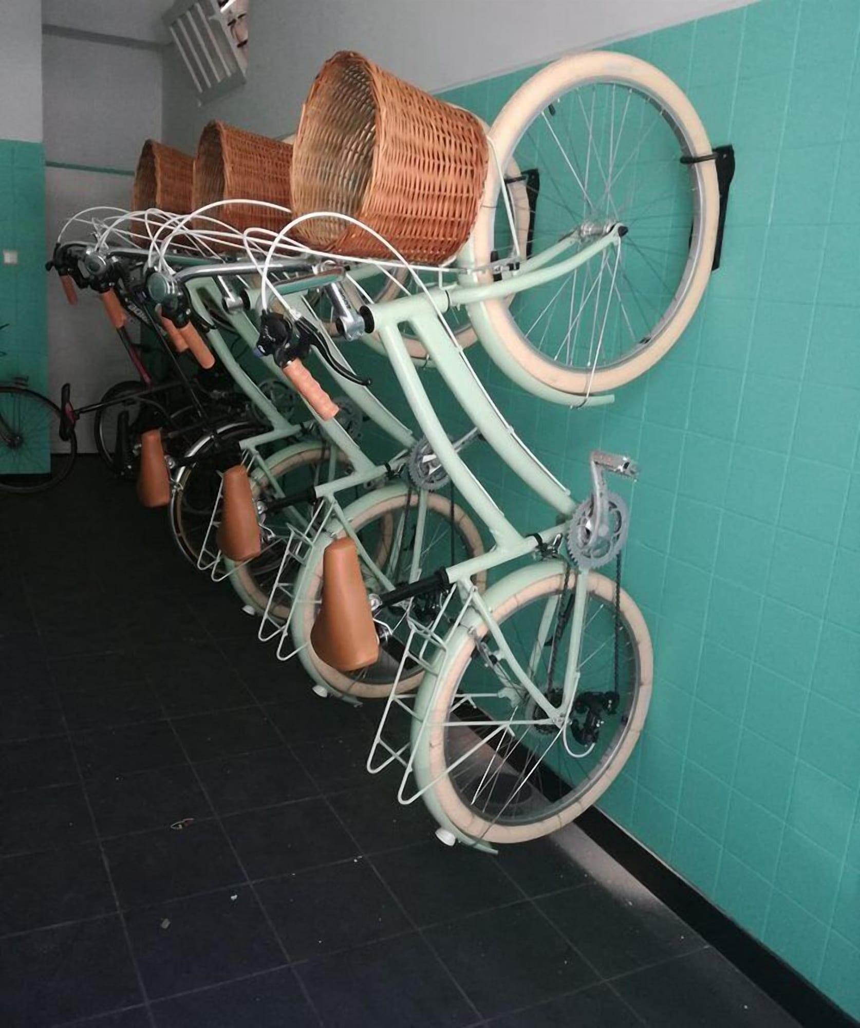 Varios BCharming House