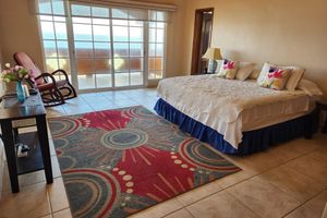 Renta temporal - Spacious Beach House on the ocean front with huge pool and patio.