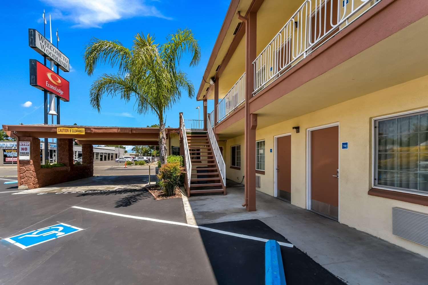 Vista Exterior Econo Lodge Woodland near I-5
