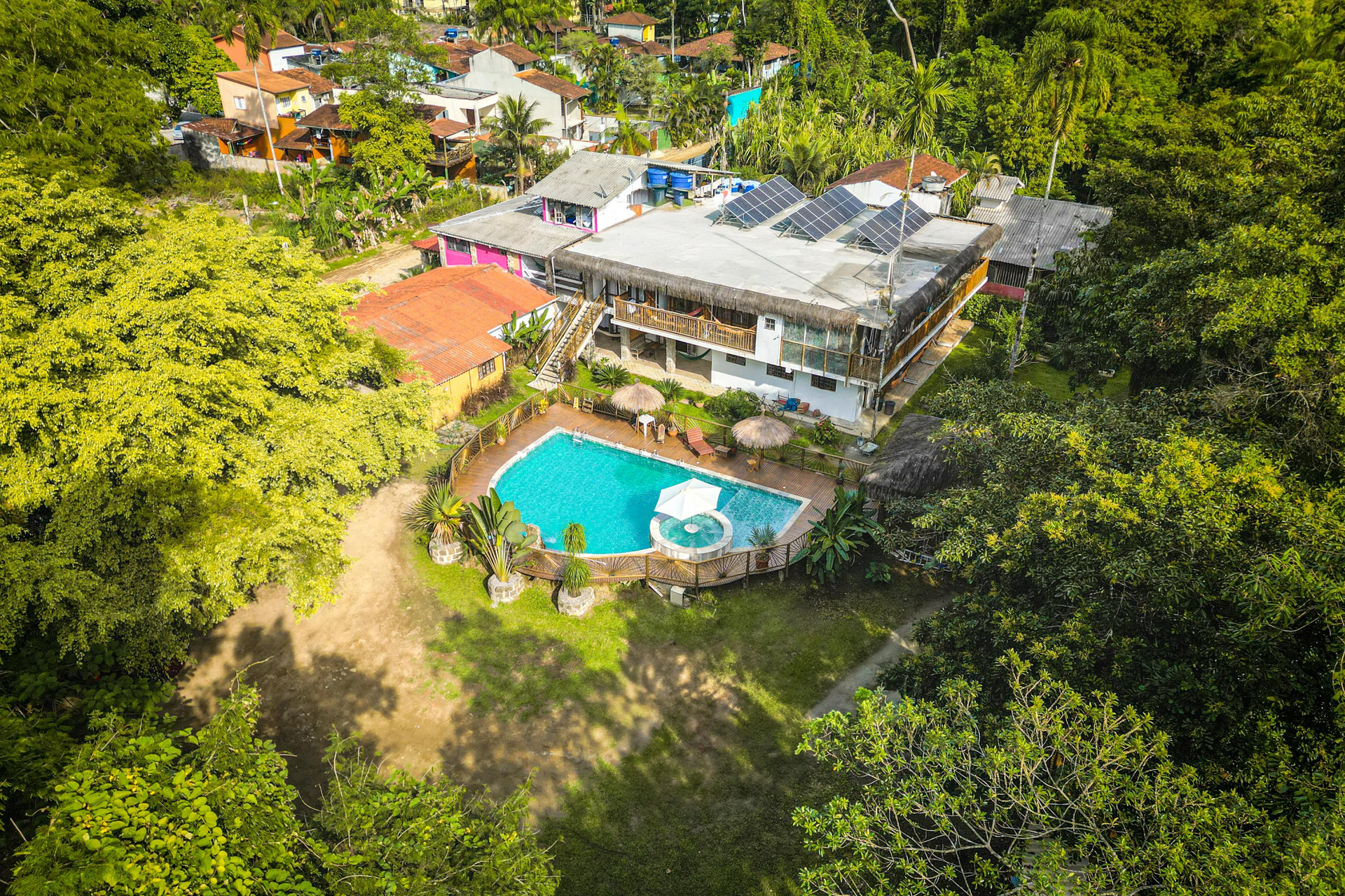 Vista aérea VELINN Pousada Bali Itamambuca