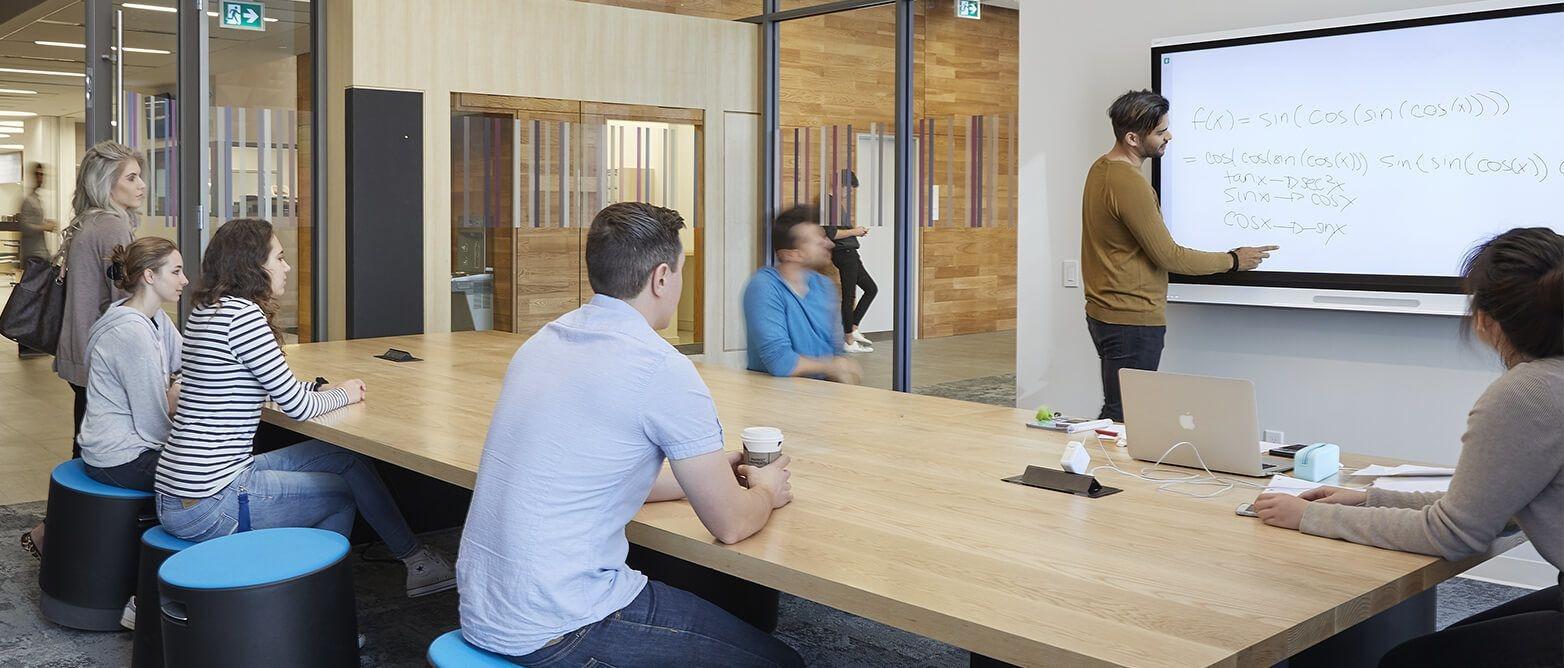 Sala de Reuniones CampusOne Student Residence DT Toronto