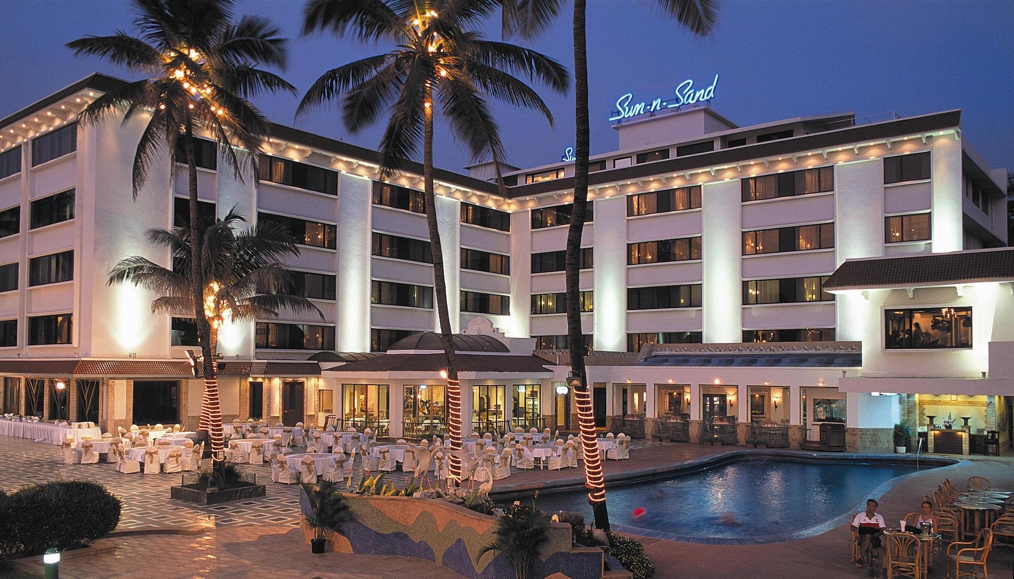 Vista Exterior Sun N Sand Hotel Mumbai