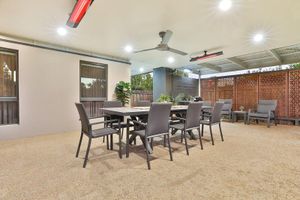 Alquiler Vacacional - Modern 4 bedroom house with marina mooring, 2km from CBD