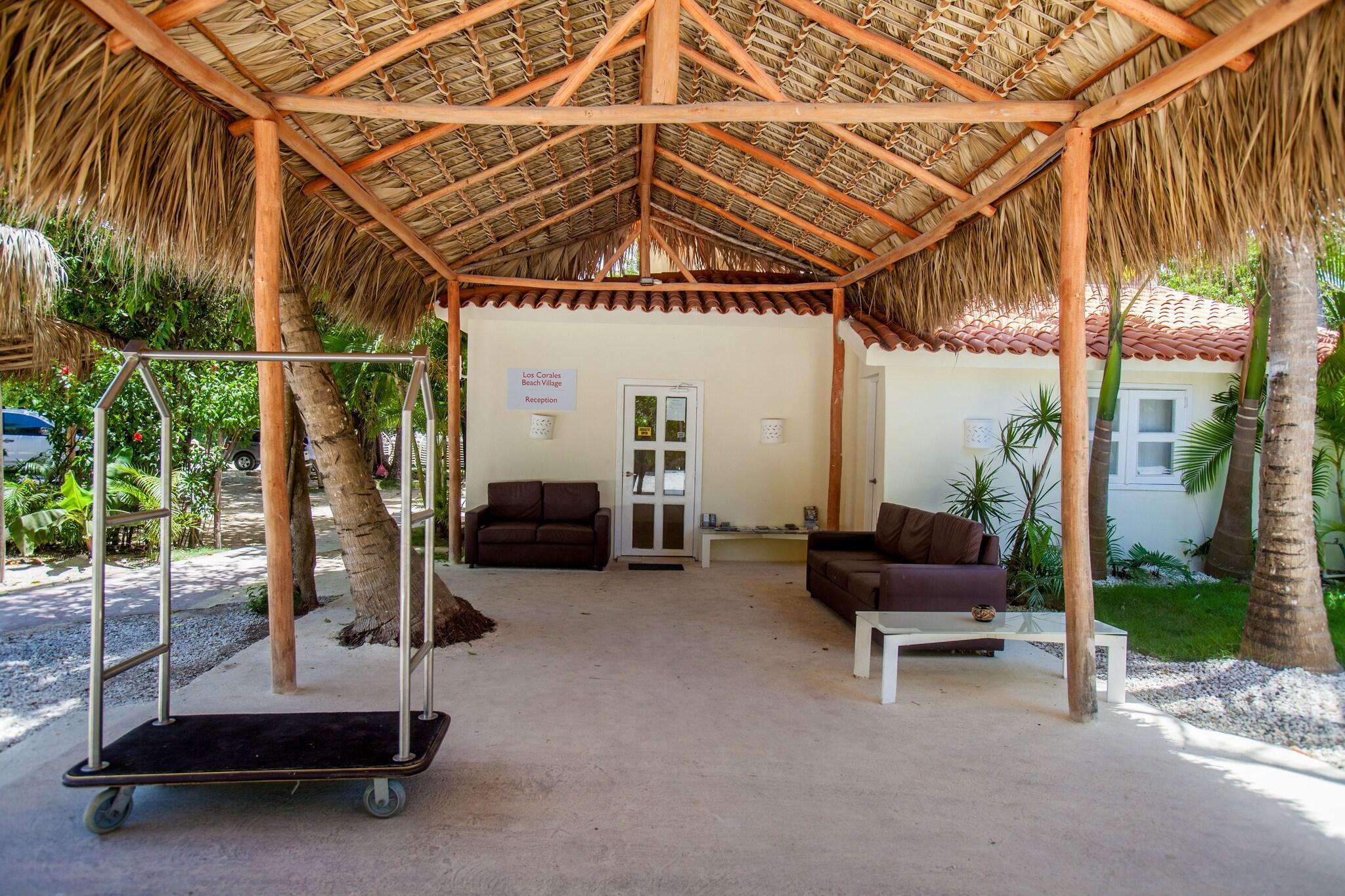 Vista Lobby Los Corales Beach Village